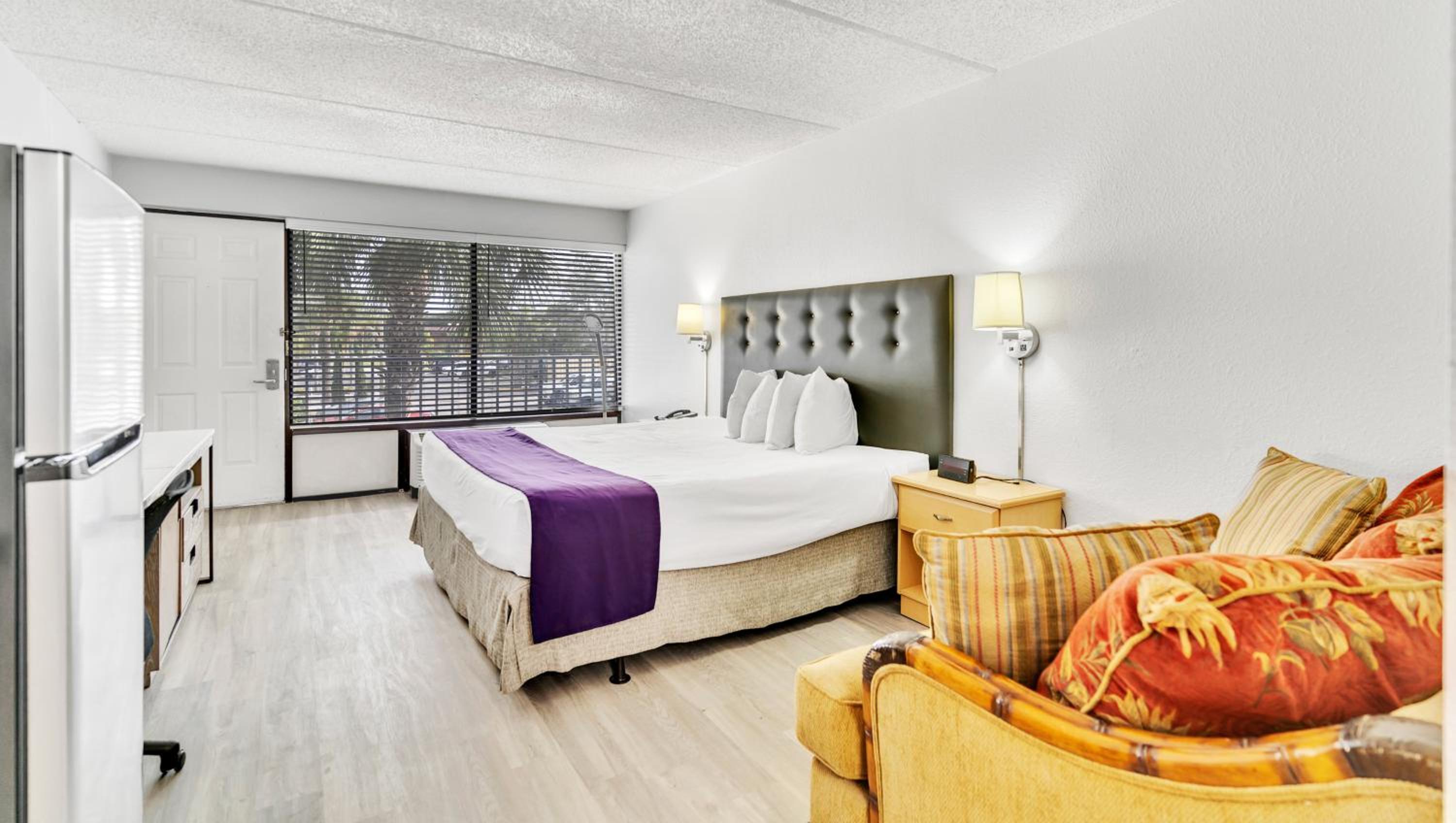 King Room - Non-Smoking photo 1