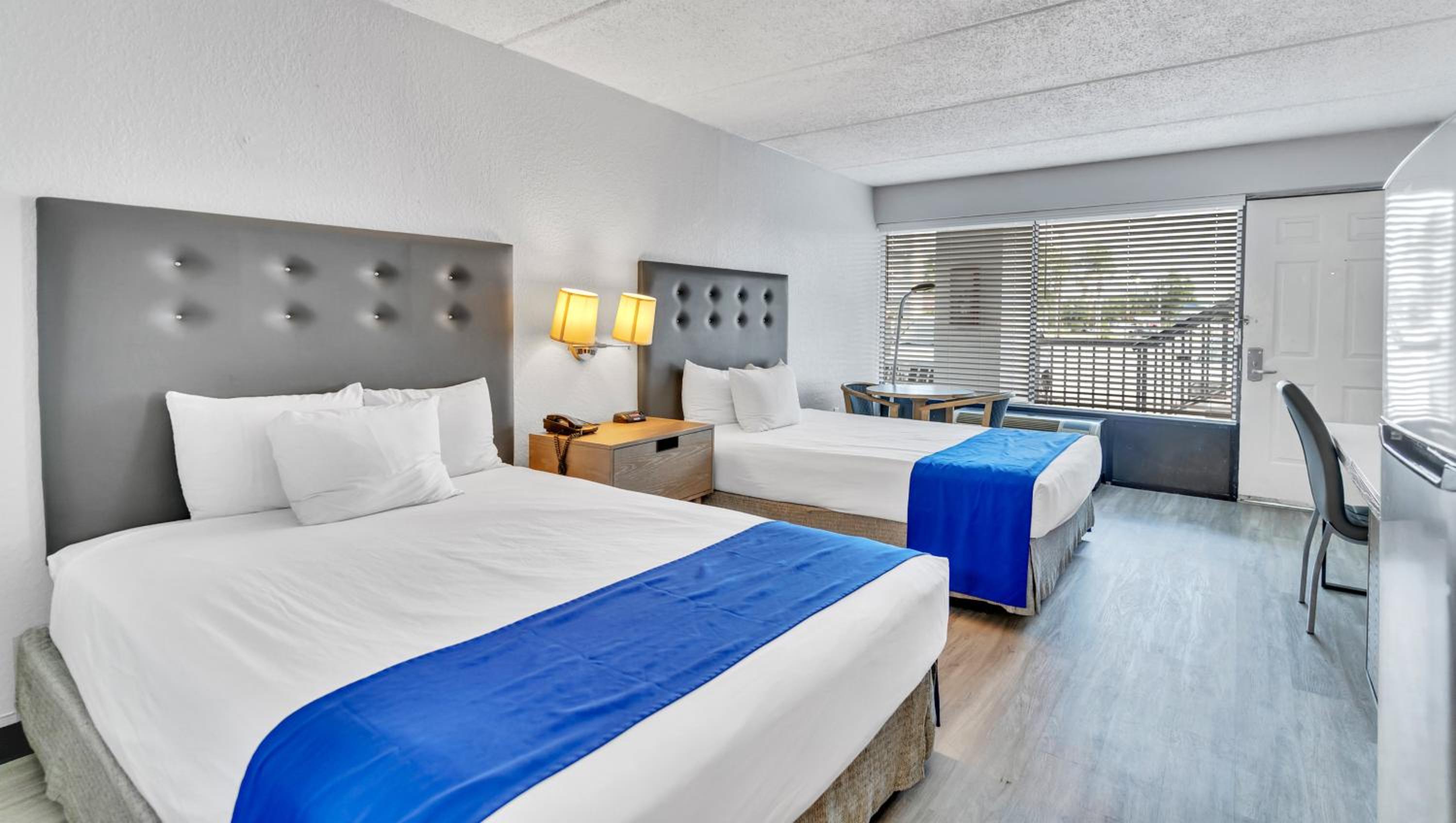 Queen Room with Two Queen Beds - Non-Smoking - Photo 1