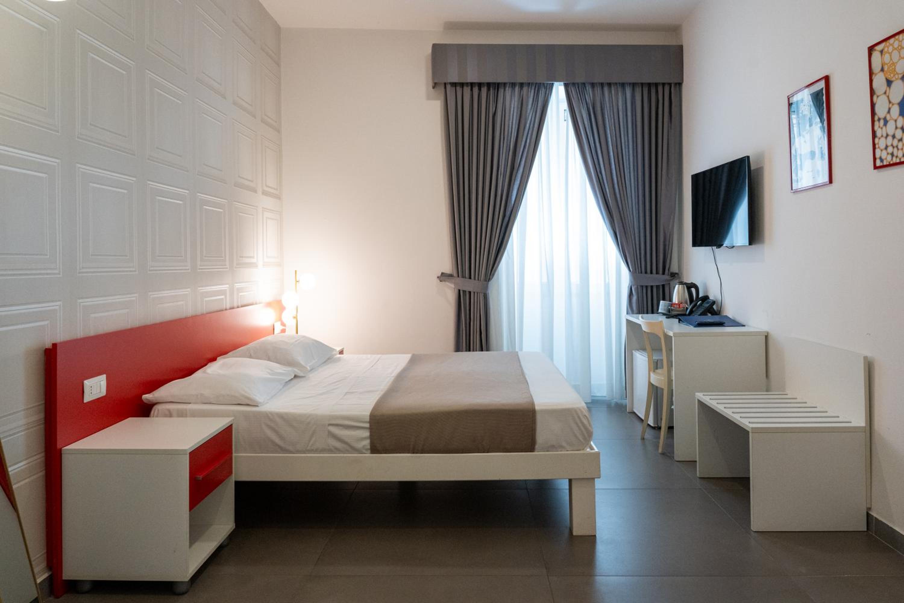 Standard Double Room thumbnail 6