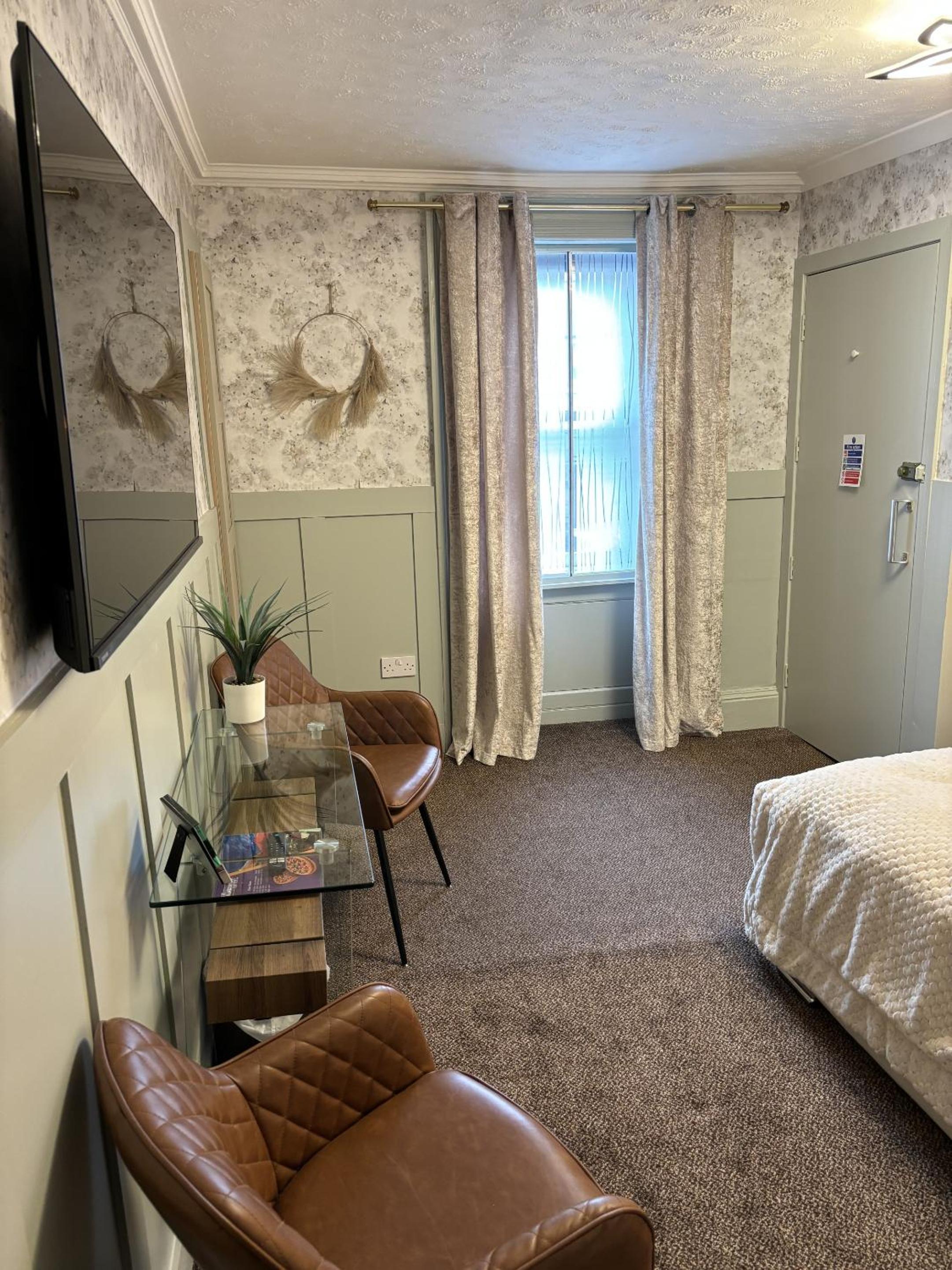 Double Room with Private Bathroom photo 3
