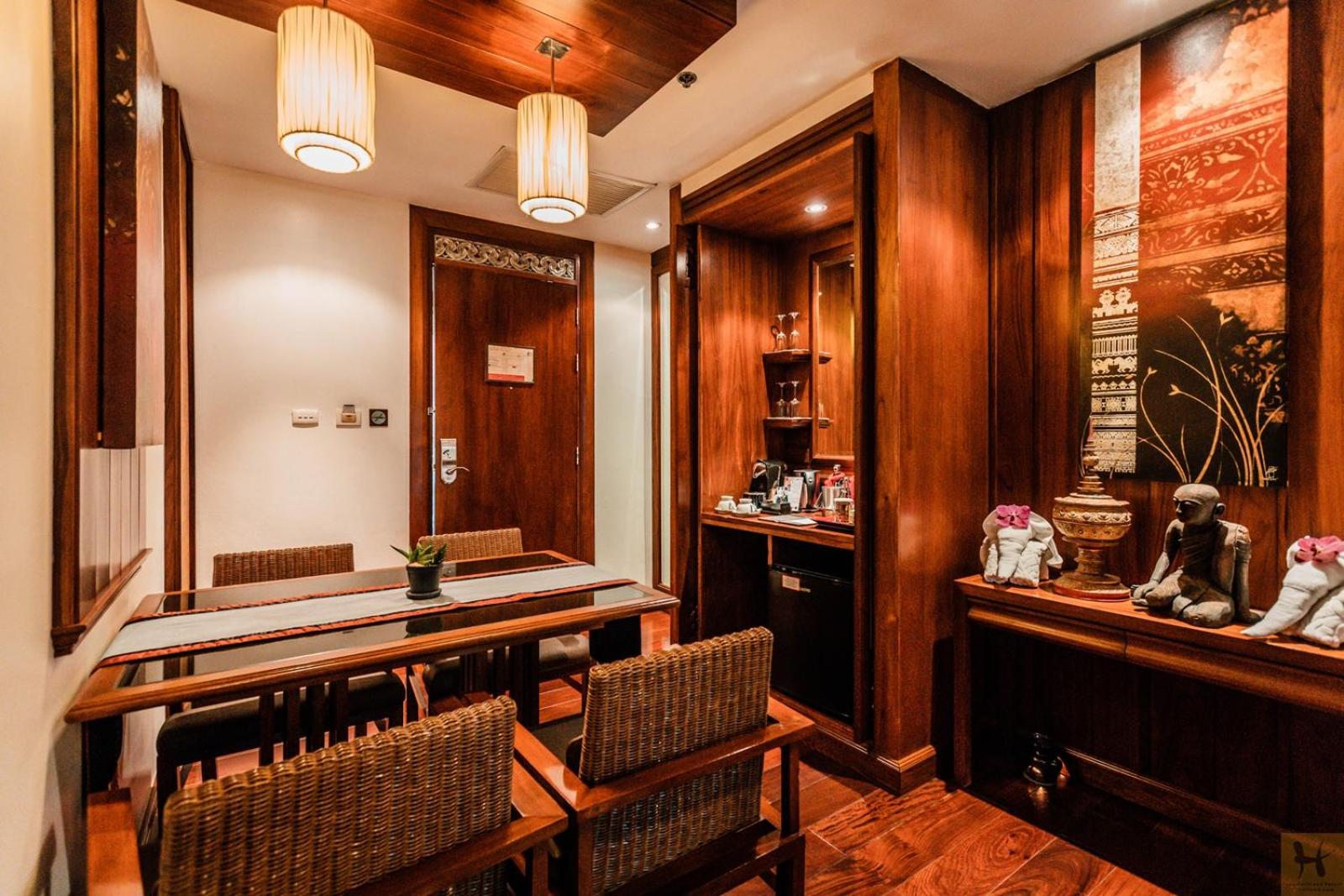 Executive Suite - Photo 5