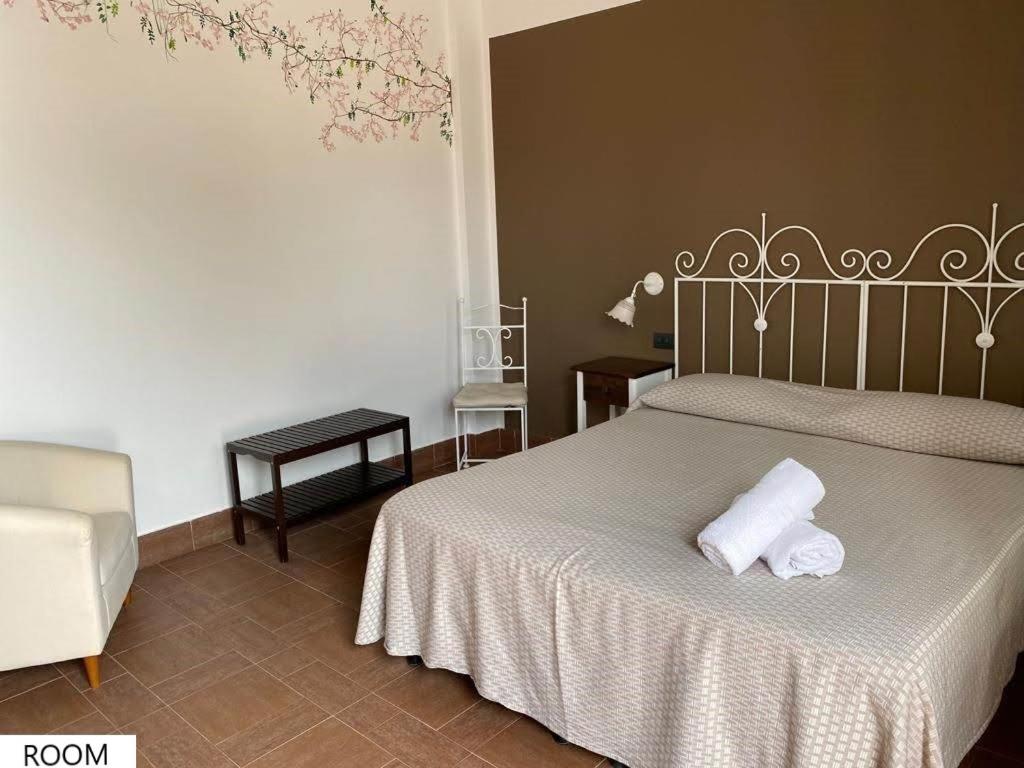 Double or Twin Room - Photo 3