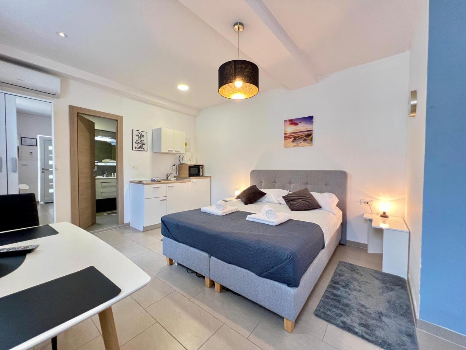 Studio Apartment With Queen Bed