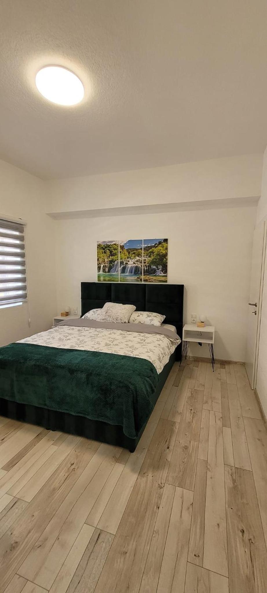 One-Bedroom Apartment photo 1