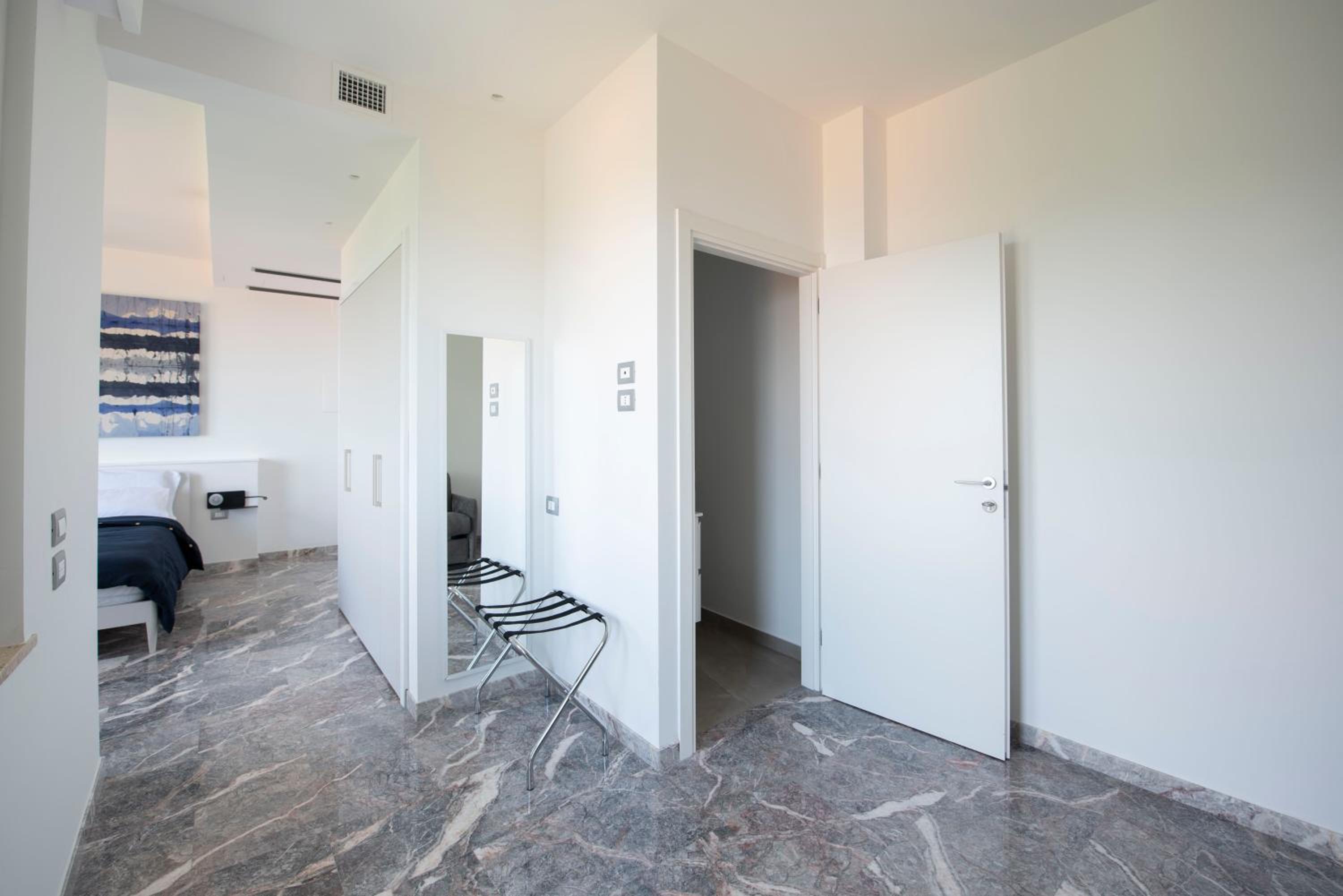Deluxe Suite with Sea View photo 3