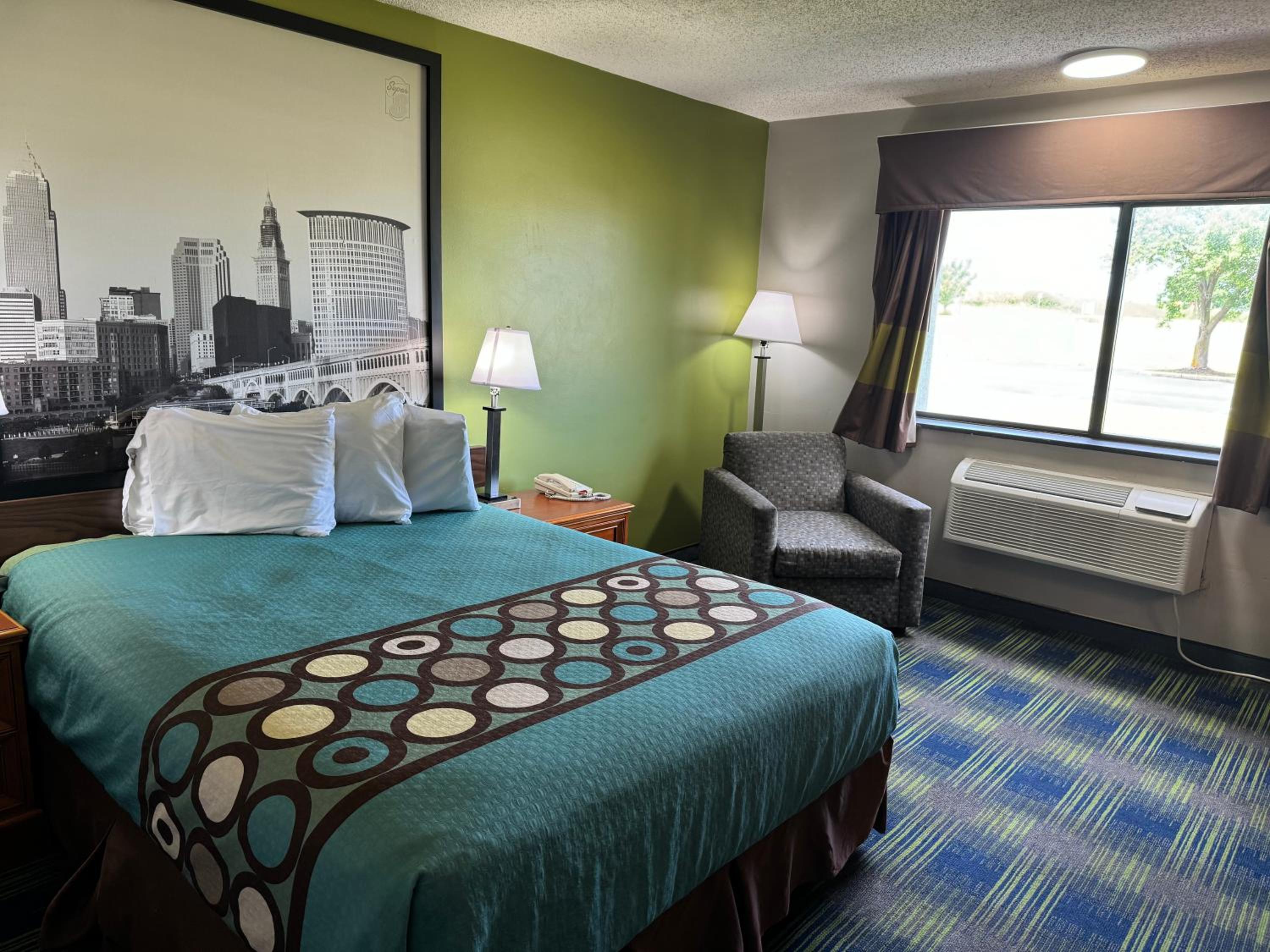 Deluxe Queen Room