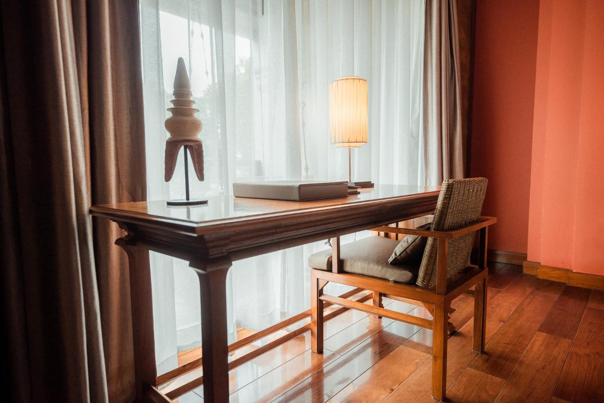 Executive Suite - Photo 9