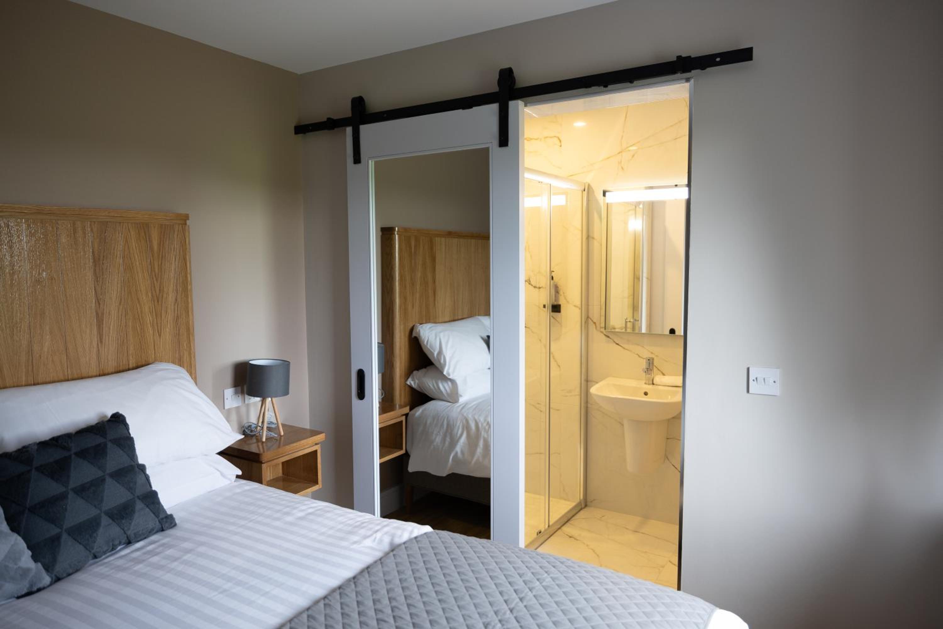 Double Room with Private Bathroom photo 2