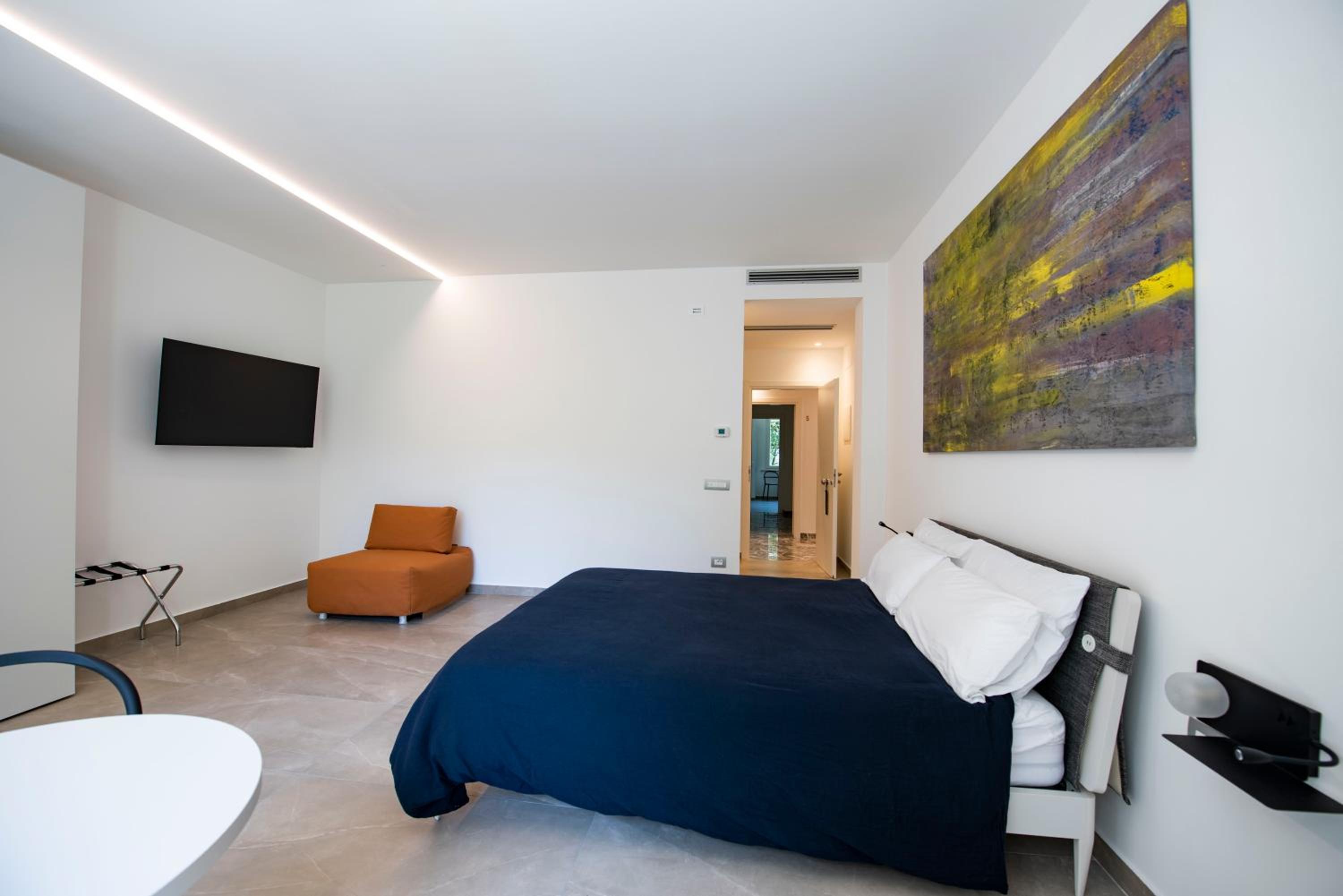 Deluxe Suite with Park View photo 1