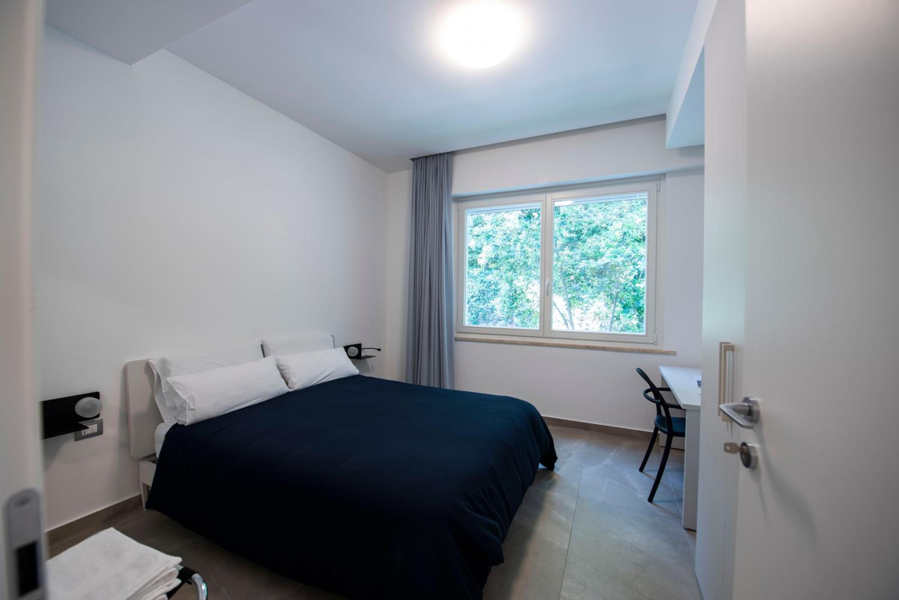 Studio Apartment with One Double Bed photo 3