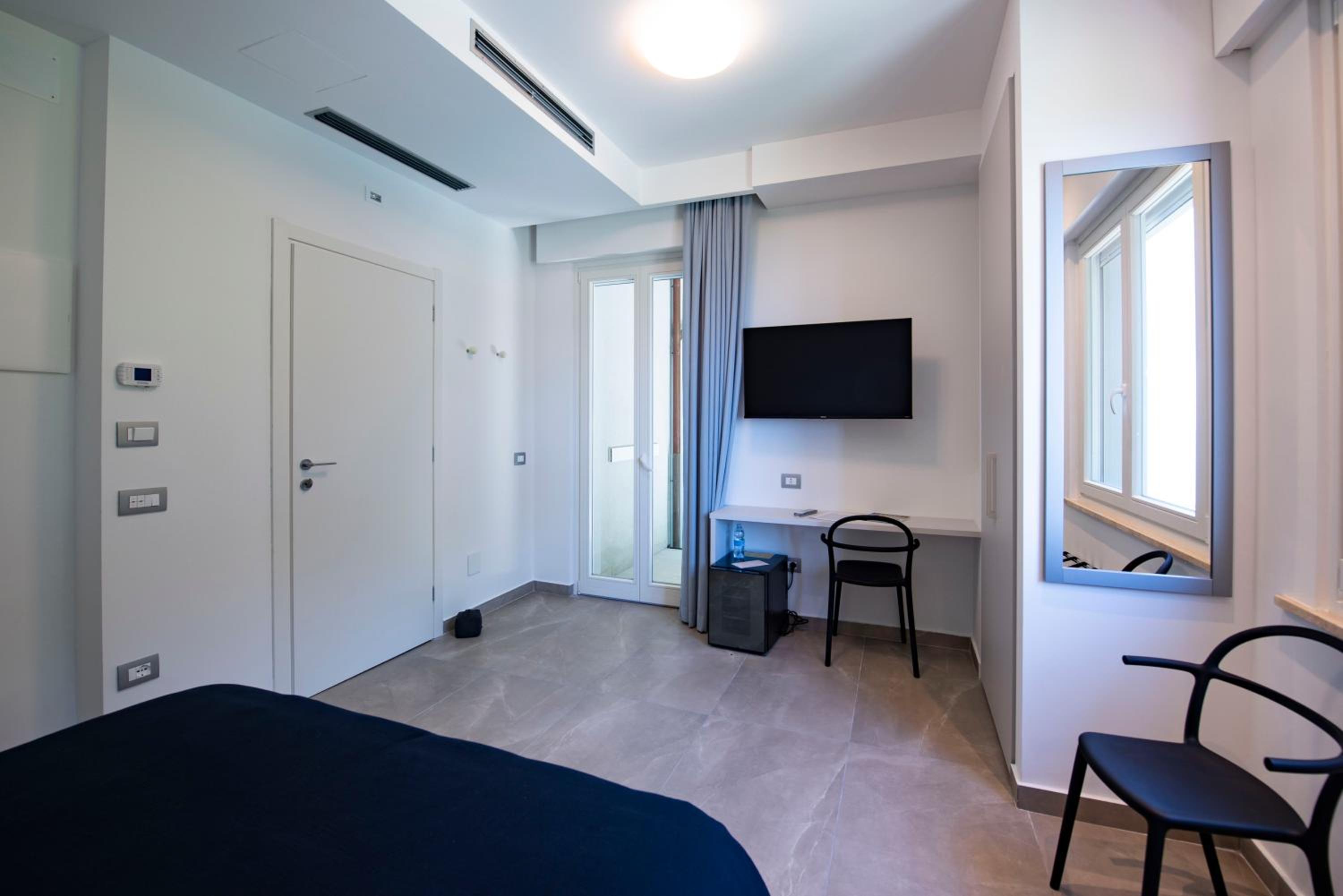 Two-Bedroom Suite with Terrace and Sea View photo 1