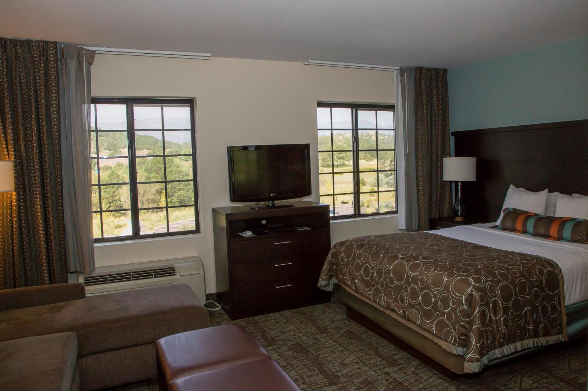 Queen Studio Suite - Photo 5
