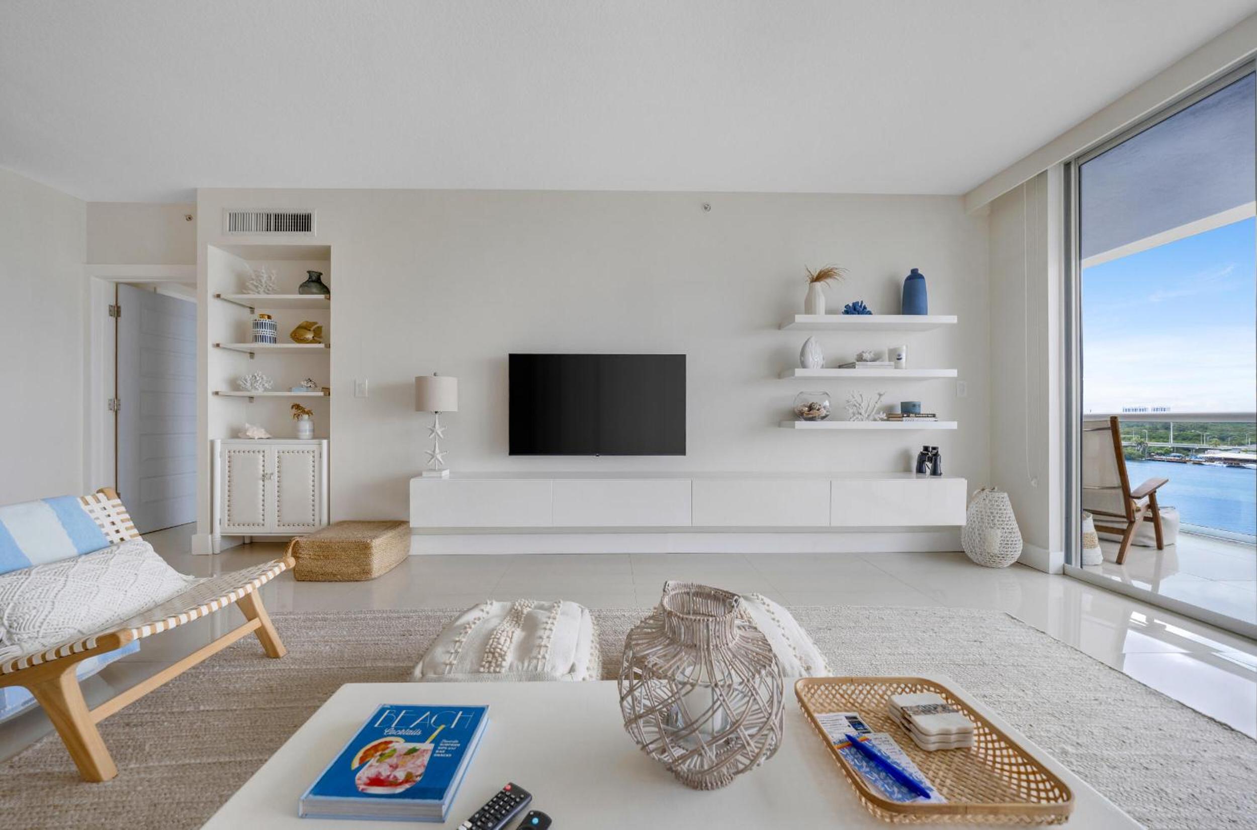 Three-Bedroom Apartment with Ocean View photo 2