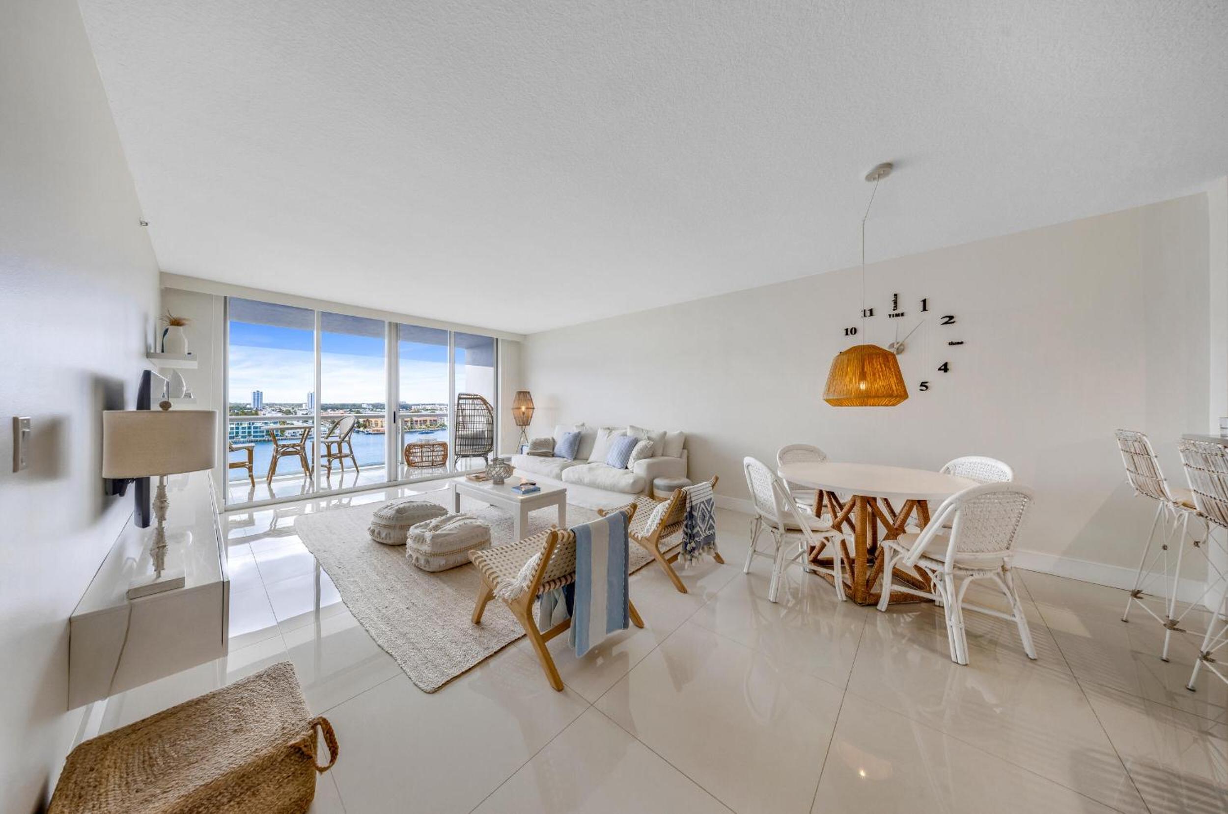 Three-Bedroom Apartment with Ocean View photo 3