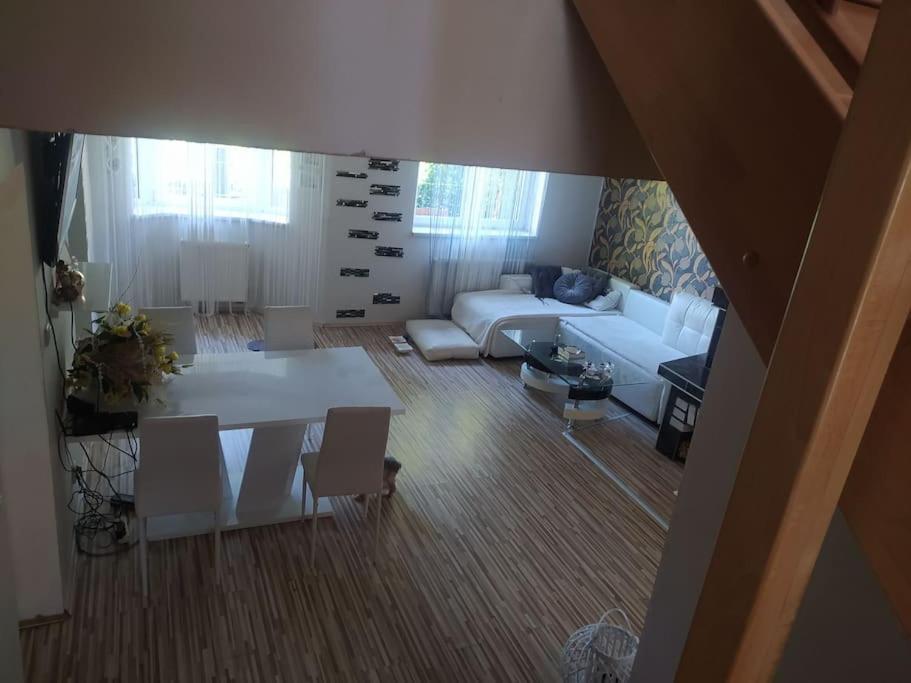 One-Bedroom House photo 1