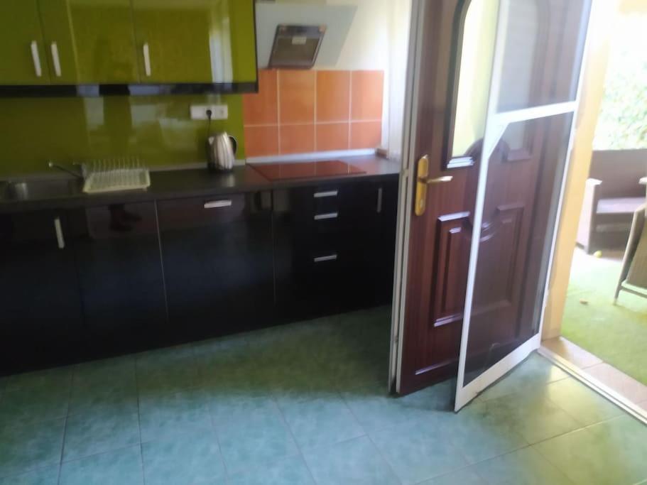 One-Bedroom House photo 2