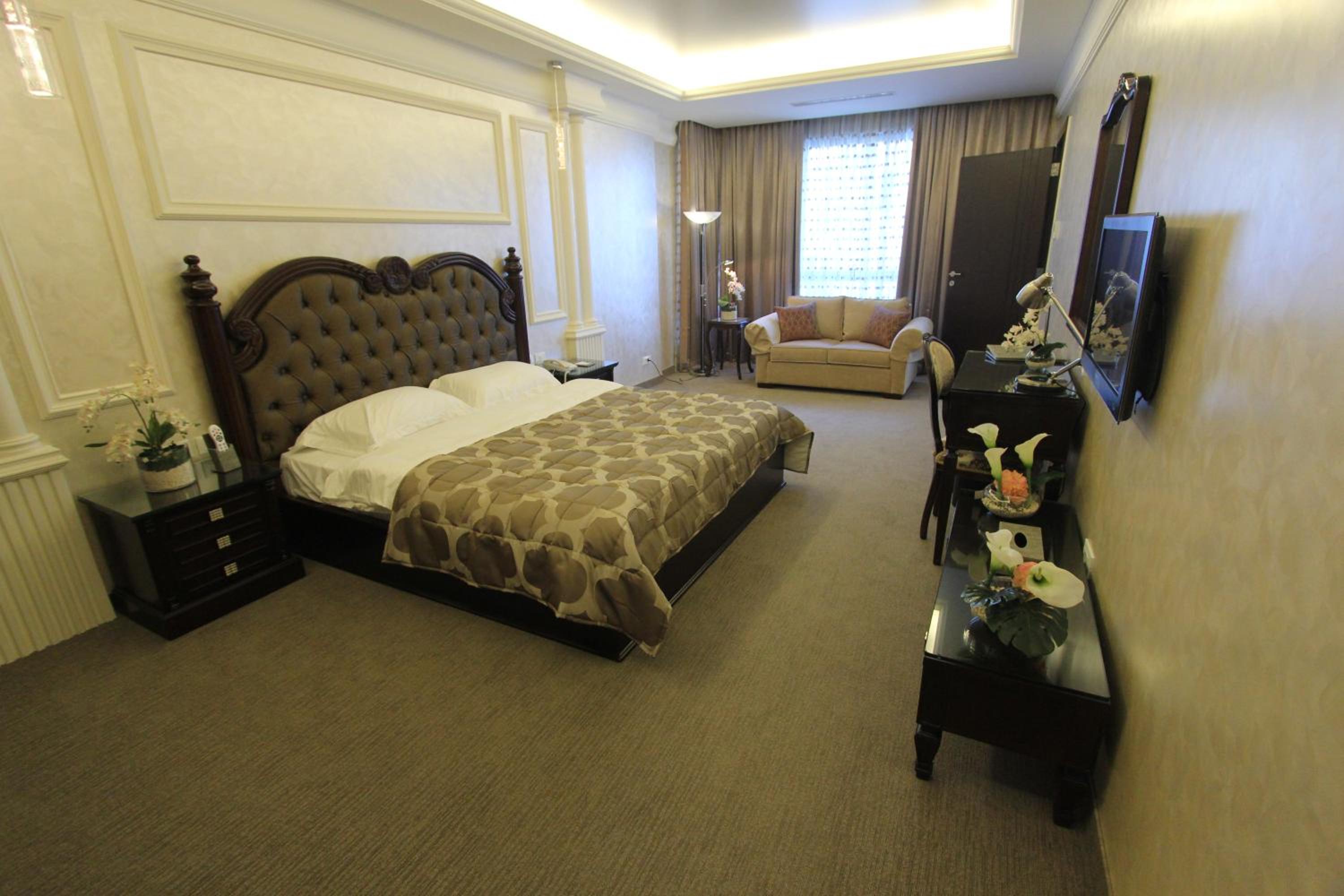 One-Bedroom Apartment with Sea View