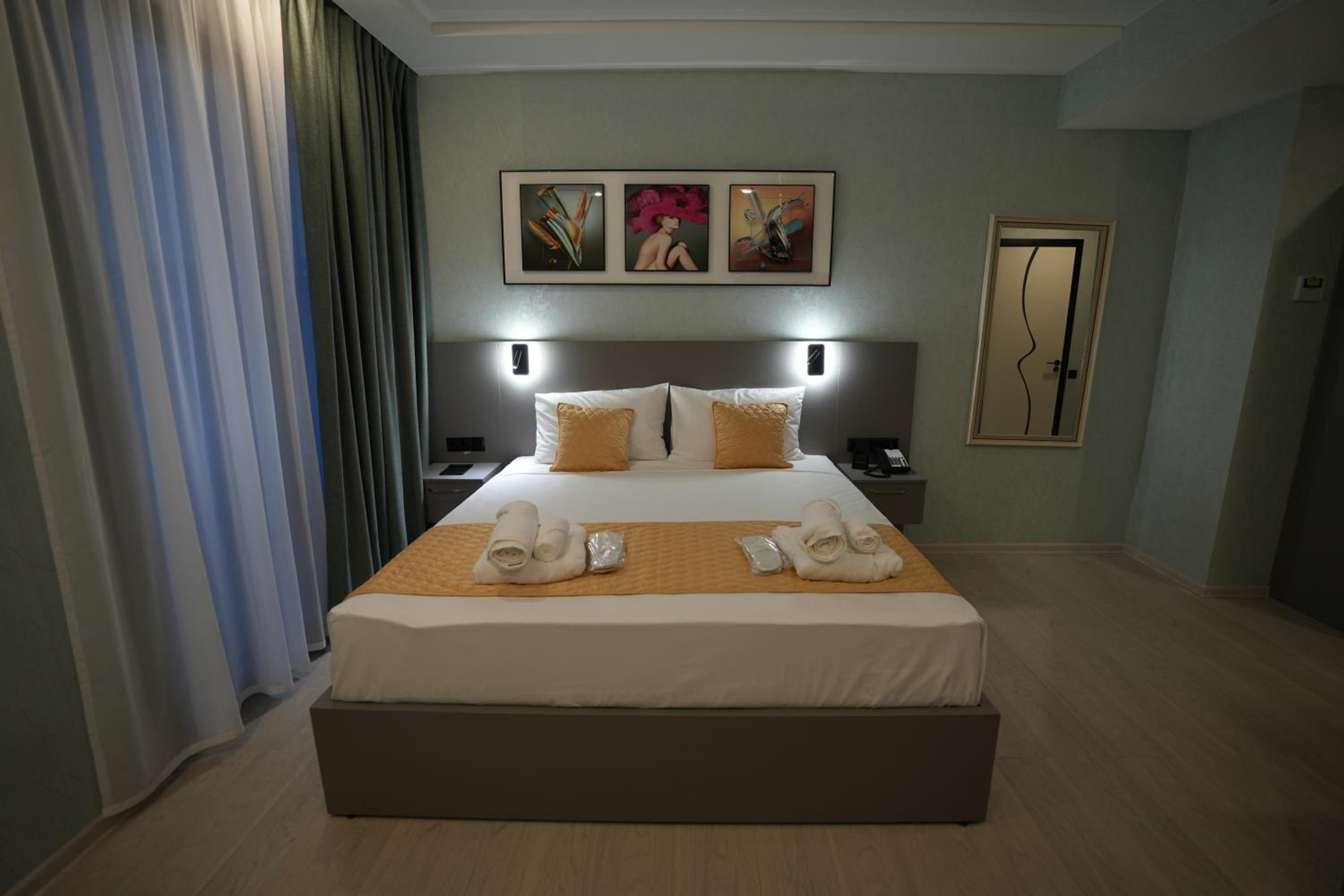 Large Double Room photo 2