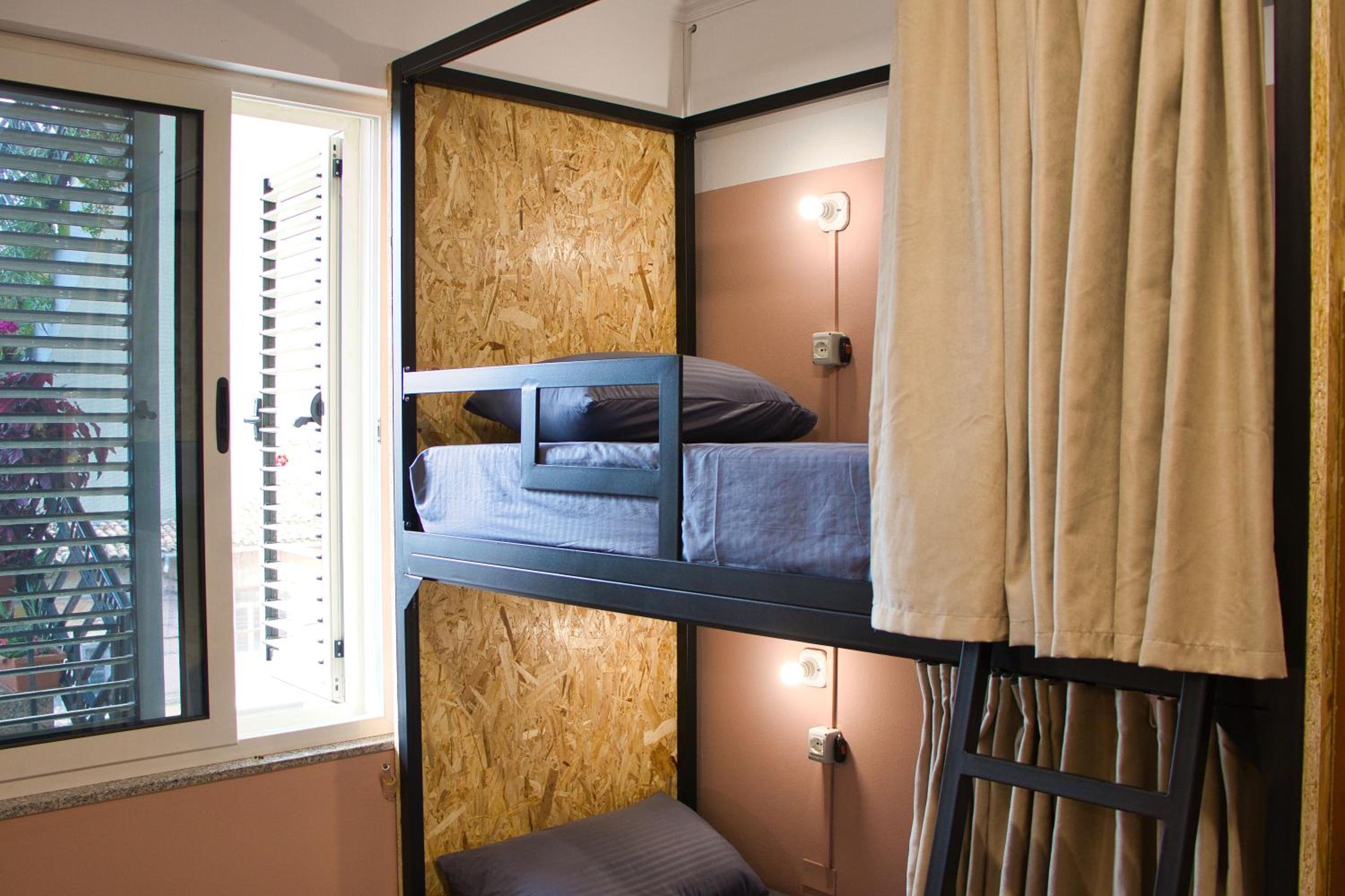 Bed In 6-Bed Mixed Dormitory Room photo 3