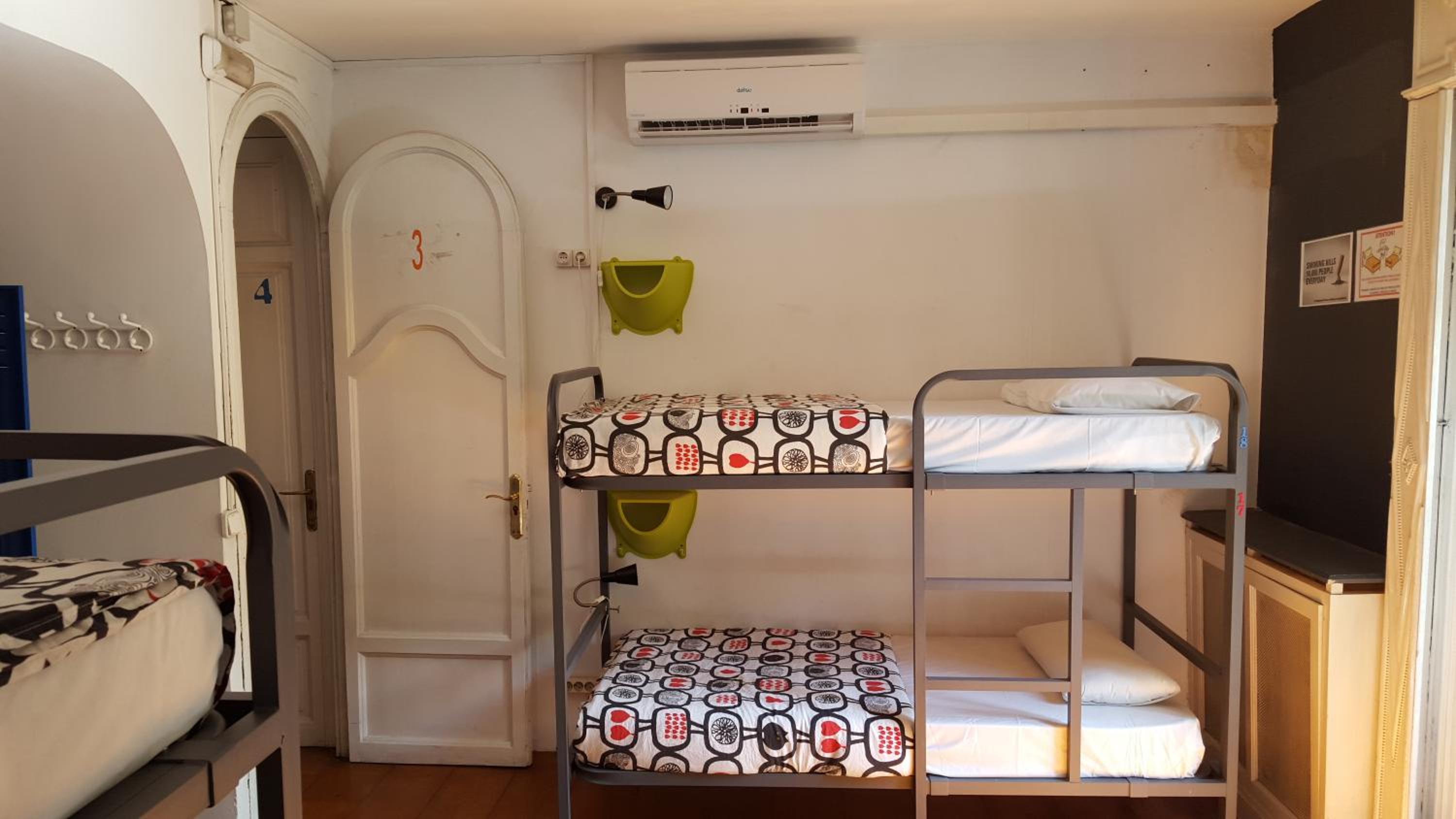 Single Bed in 10-Bed Mixed Dormitory Room photo 3