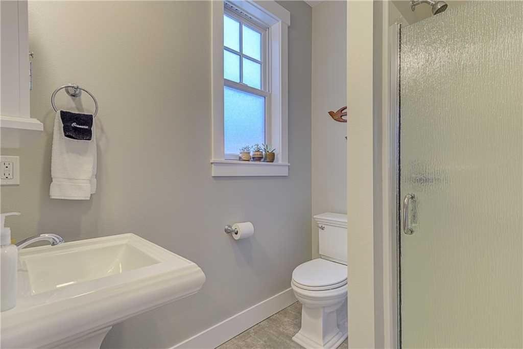 Two-Bedroom House photo 3
