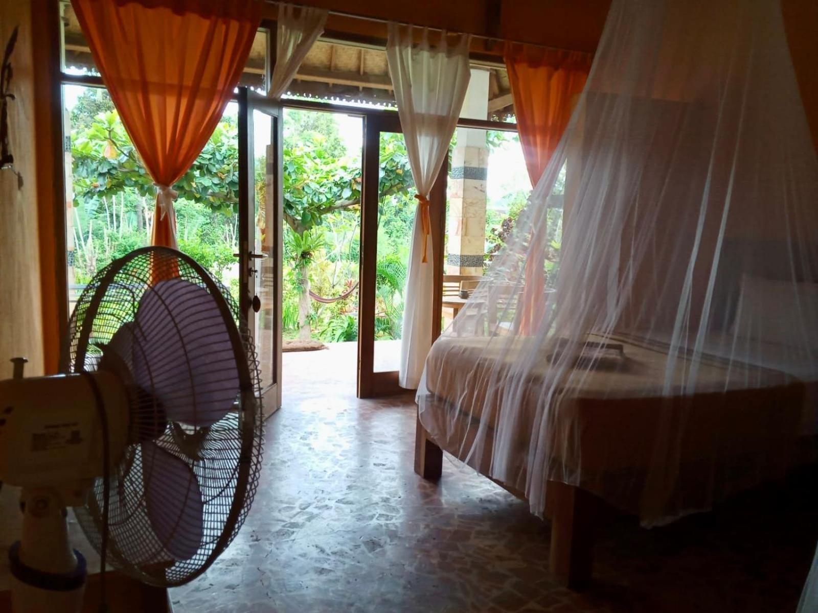 Double Room with Private Bathroom - Photo 3