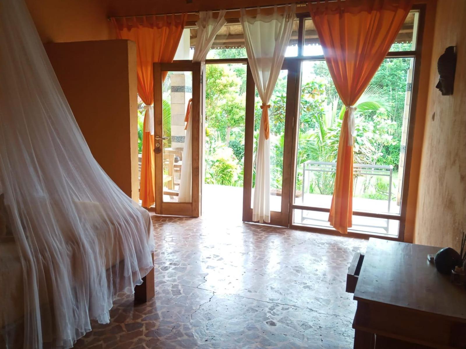 Double Room with Private Bathroom - Photo 2