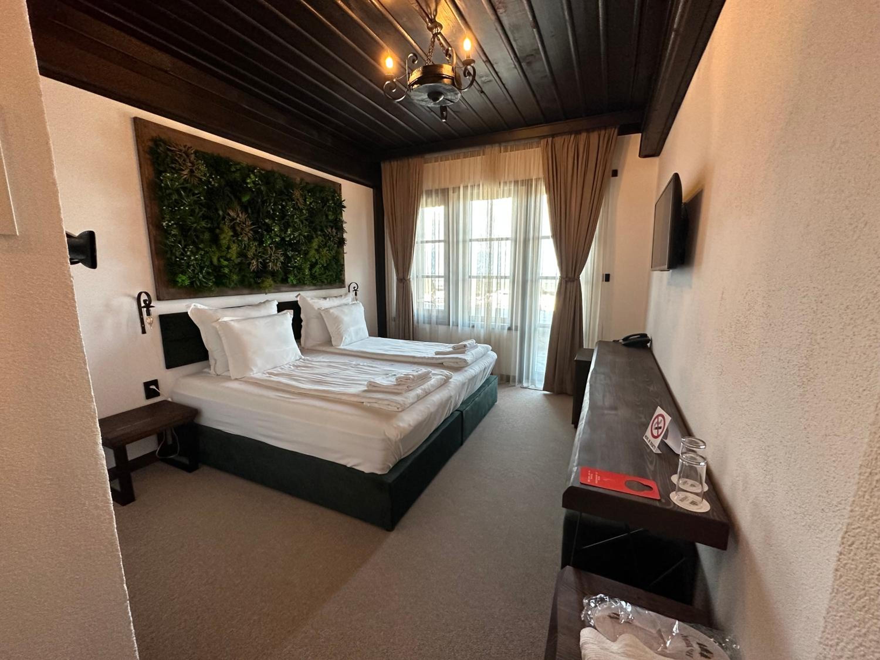 Deluxe Double Room - Photo 10