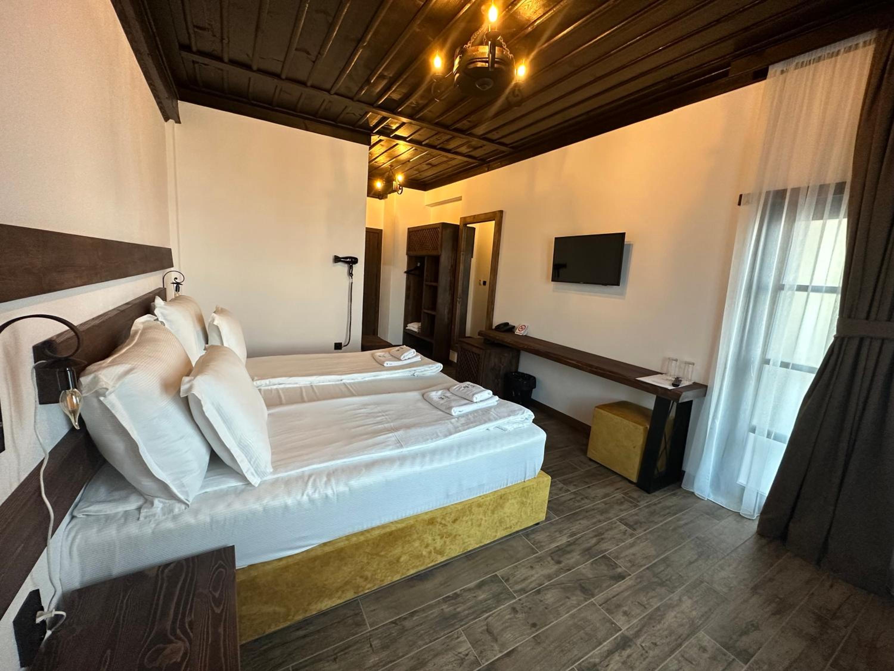 Deluxe Double Room - Photo 4