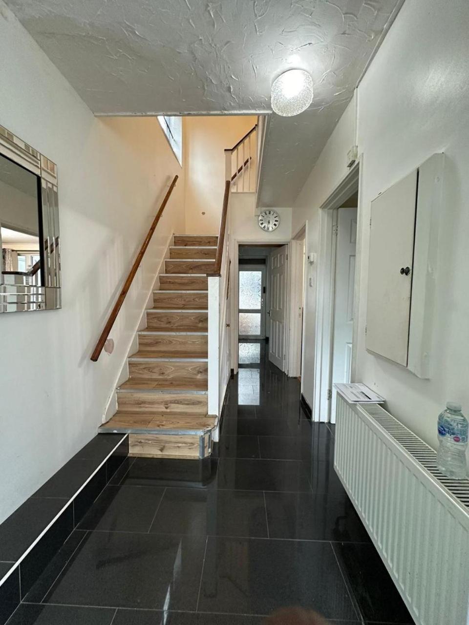 Three-Bedroom Apartment photo 2