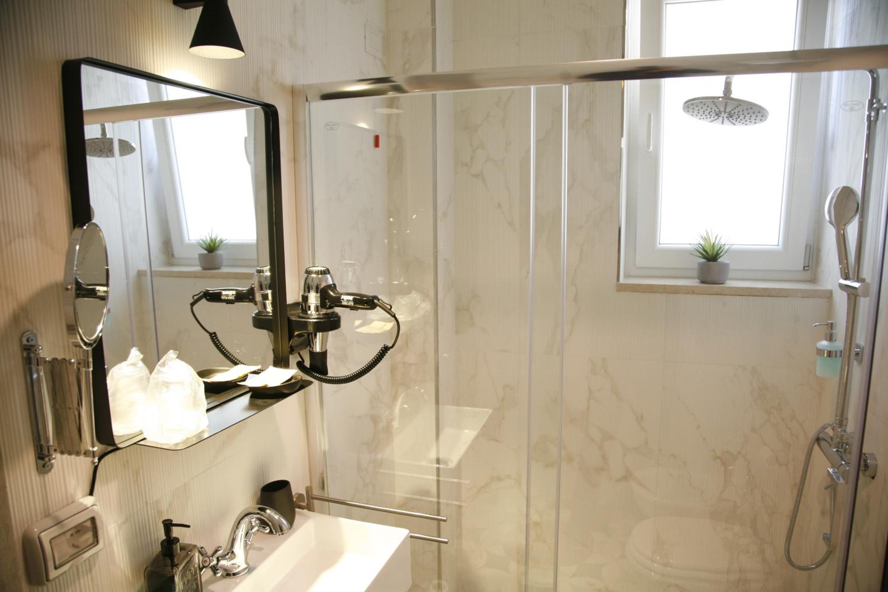 Triple Room with Private Bathroom photo 2