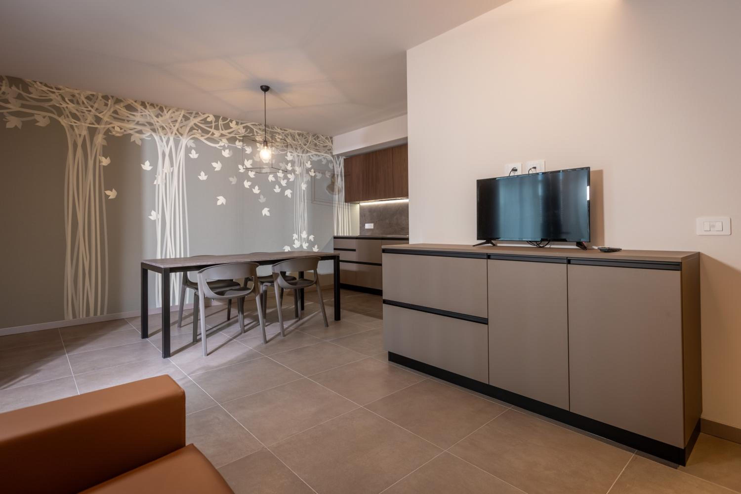 One-Bedroom Apartment (5 Adults) photo 1