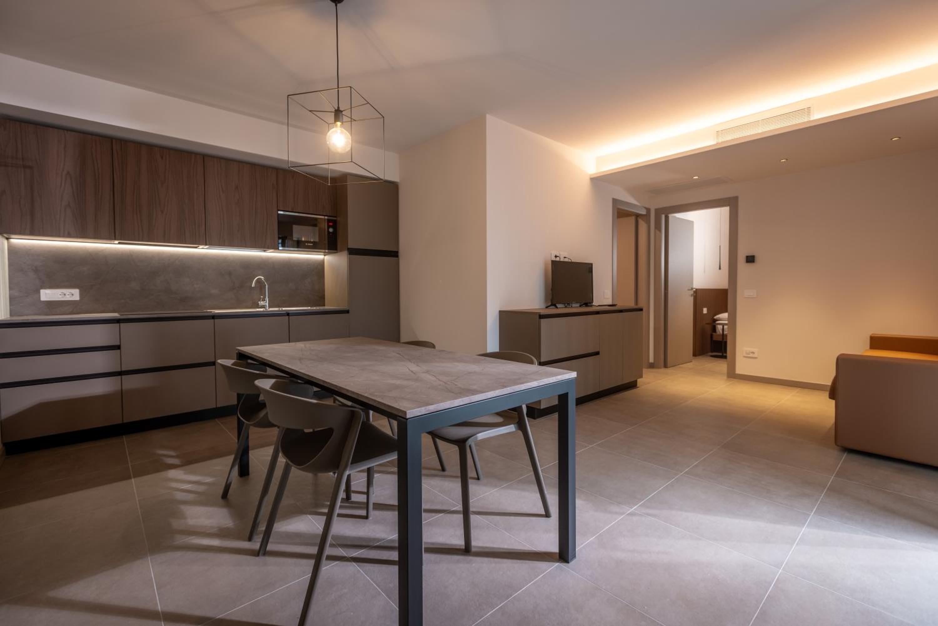 One-Bedroom Apartment (5 Adults) photo 2