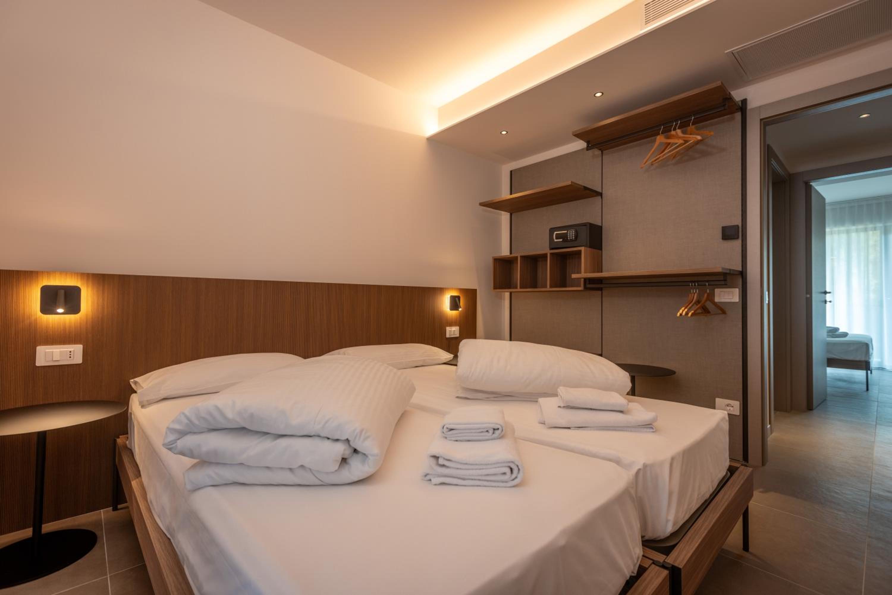 Two-Bedroom Apartment (6 Adults) photo 3