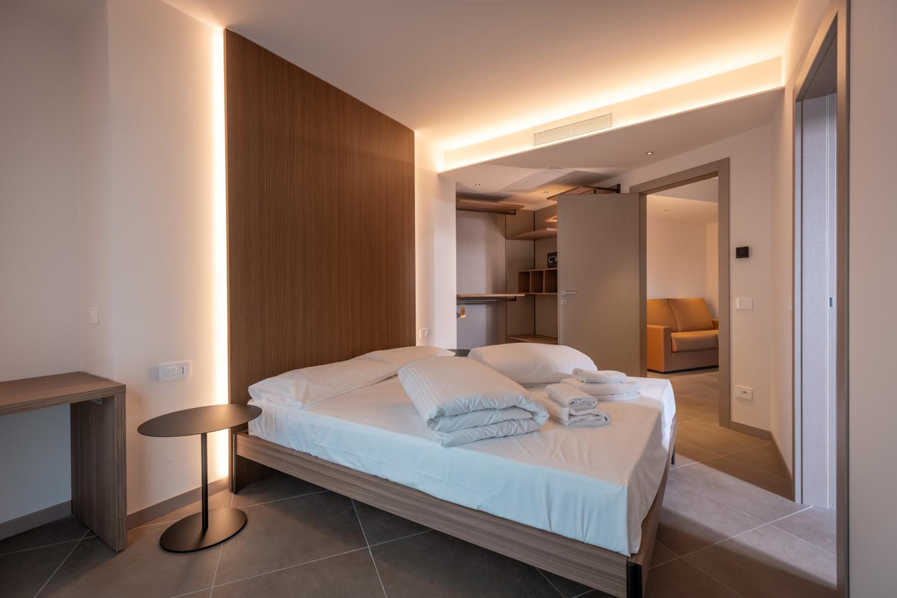 Two-Bedroom Suite - Photo 3