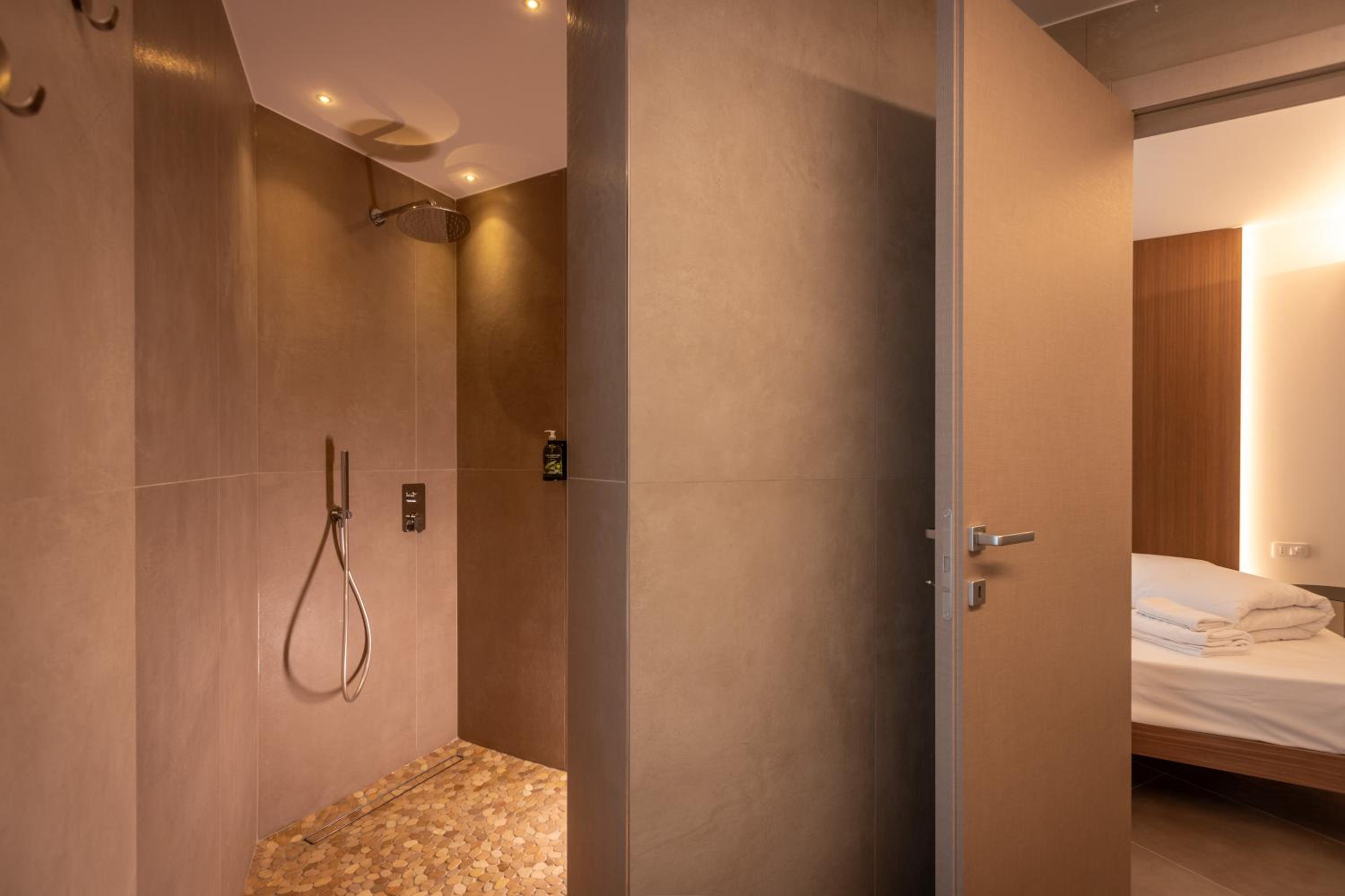 Two-Bedroom Suite - Photo 12