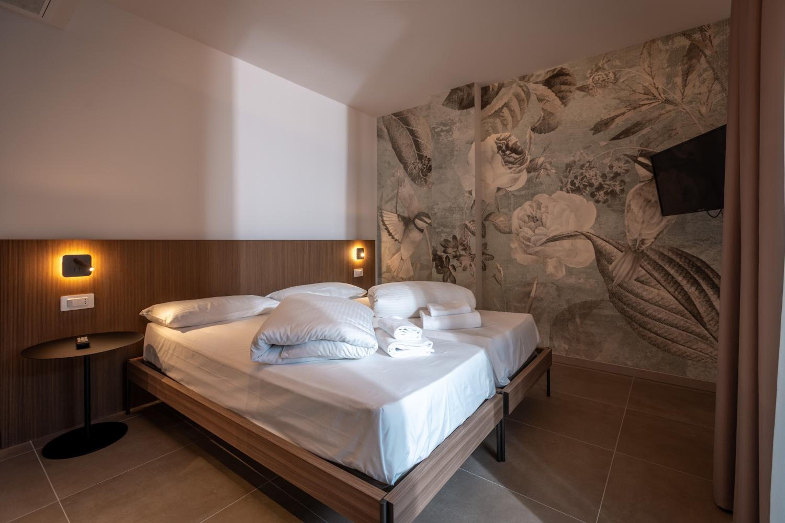 Two-Bedroom Suite - Photo 4