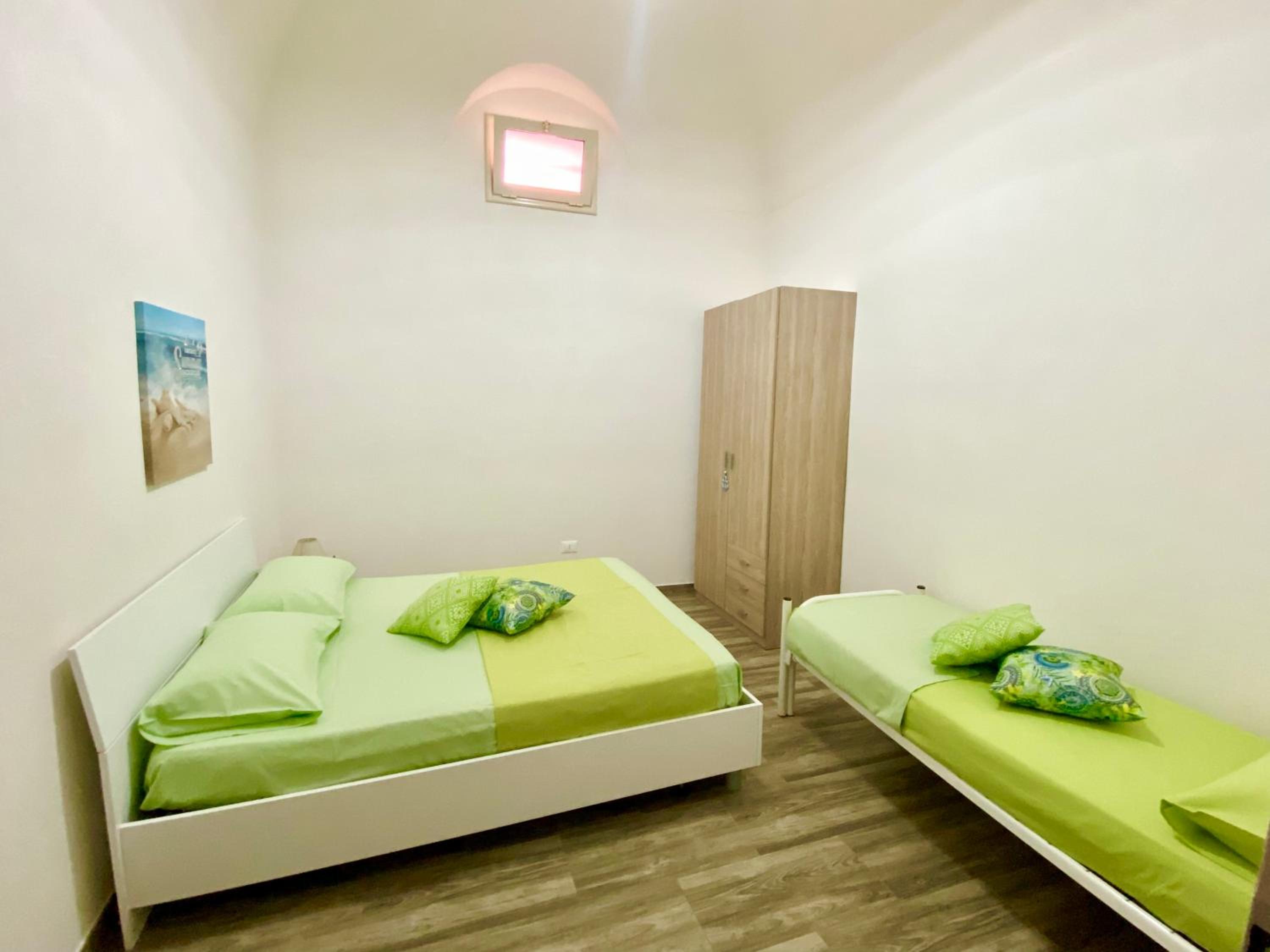Two-Bedroom House - Photo 4
