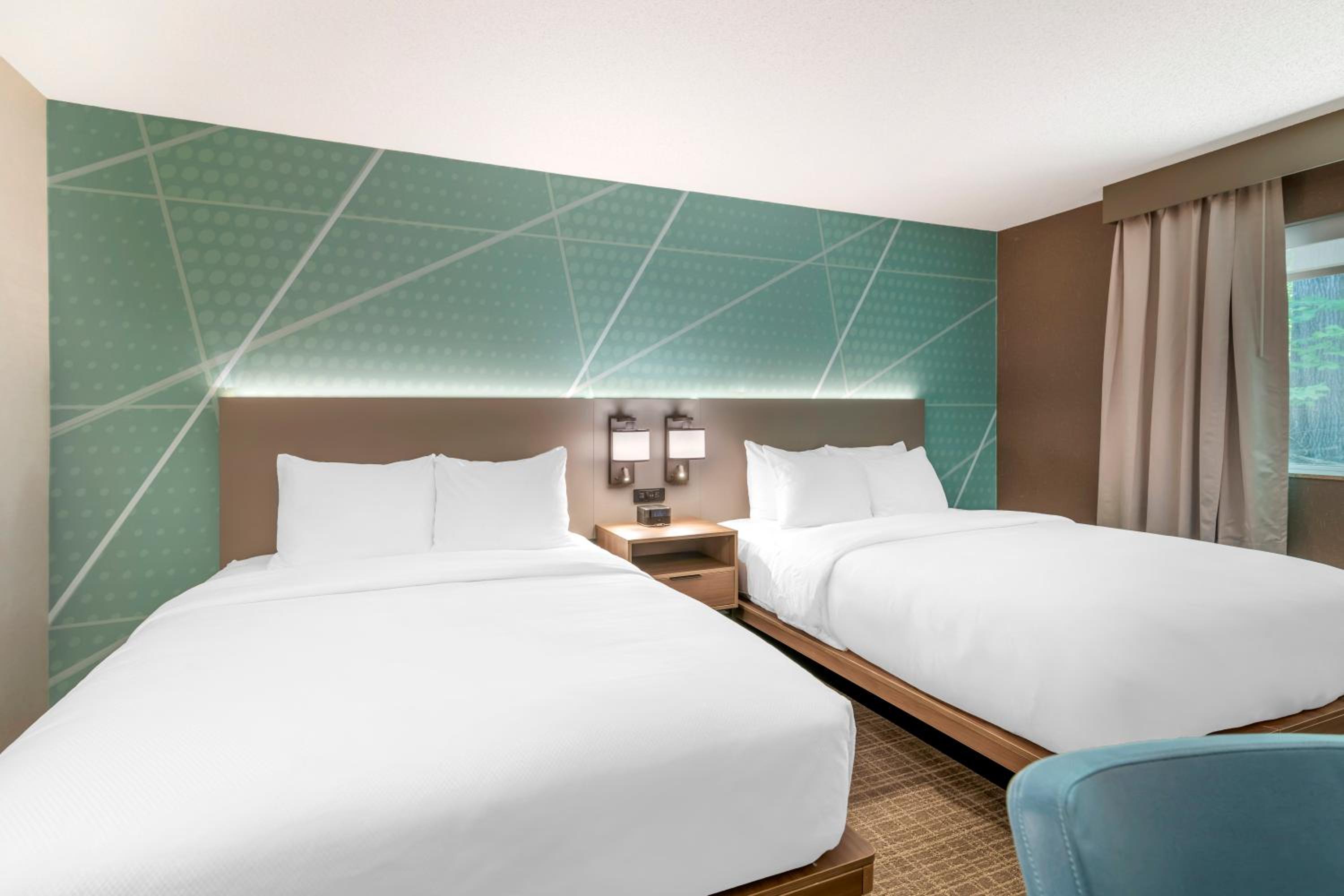 Queen Room with Two Queen Beds - Non Smoking - Photo 1