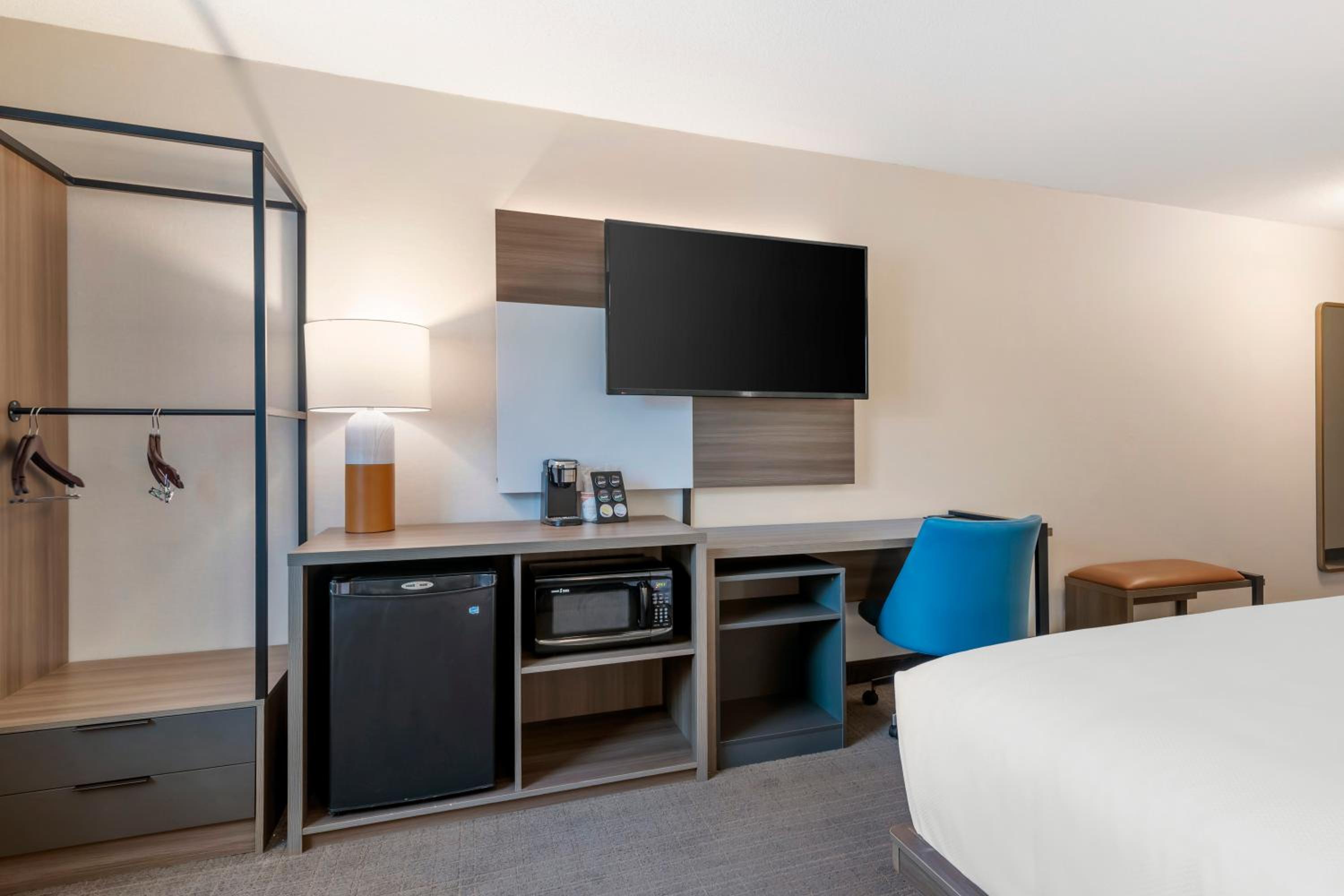 King Room - Accessible/Non Smoking - Photo 1