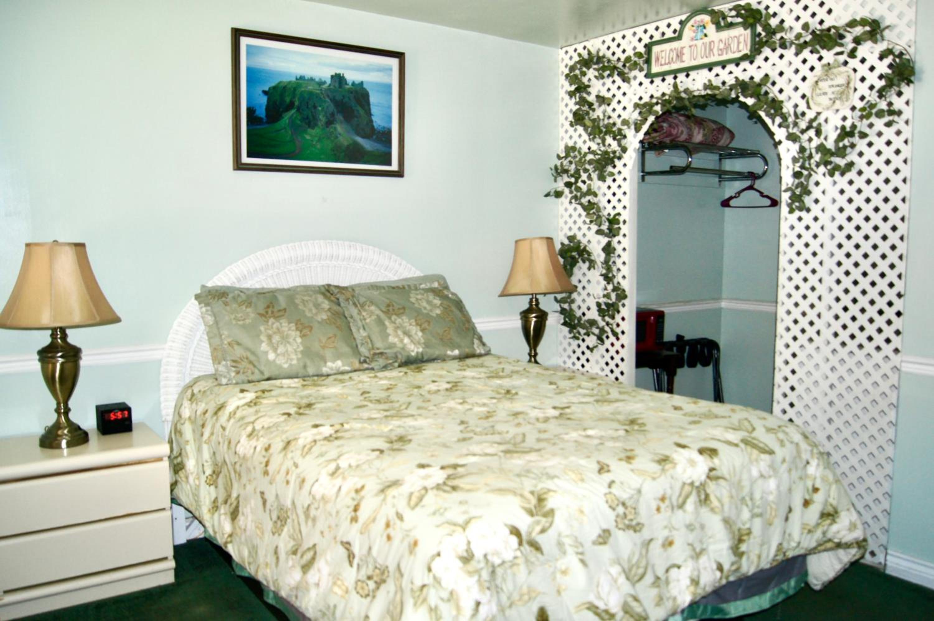 Standard Queen Room