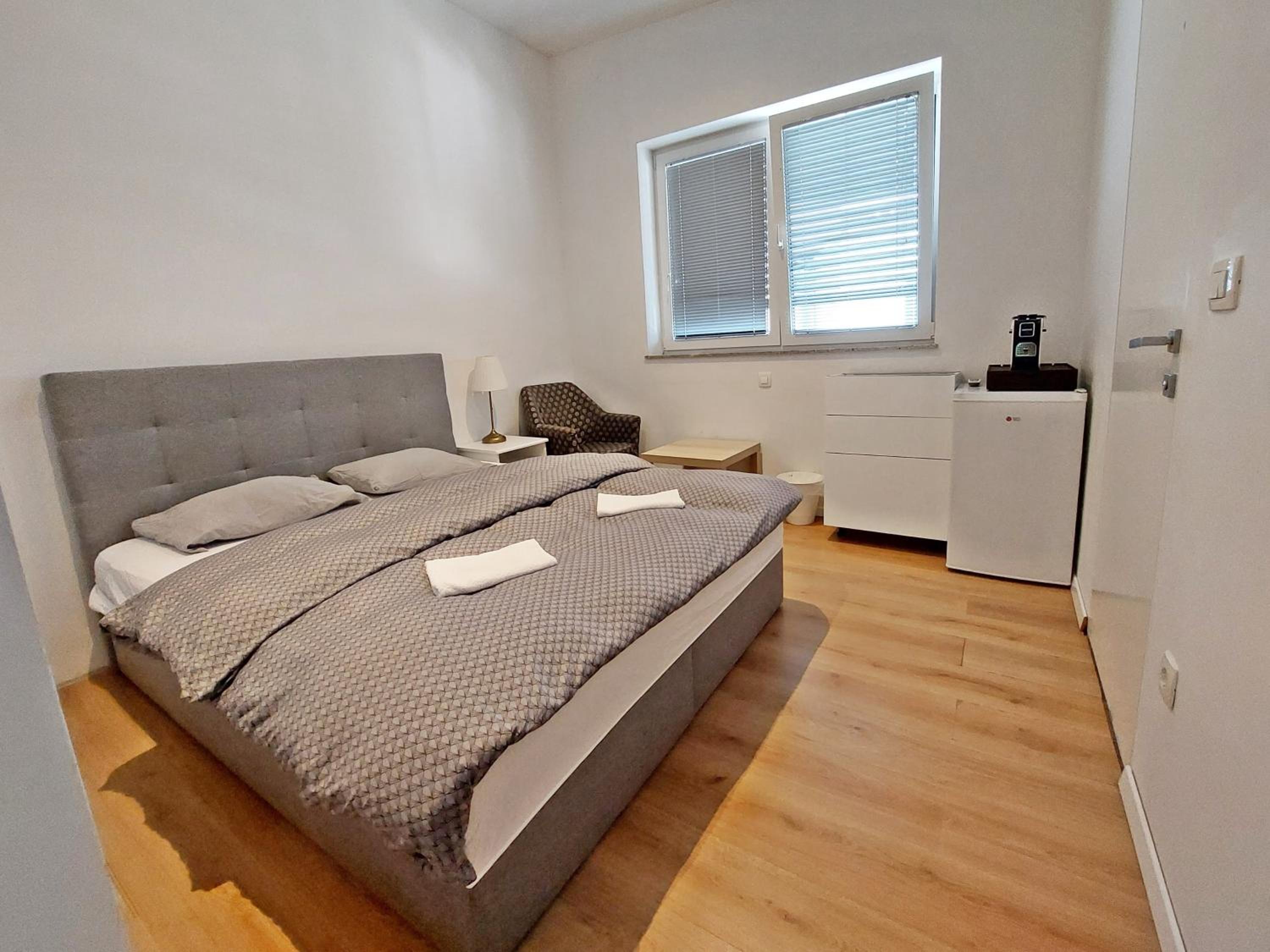 Double Room with Private Bathroom - Photo 2