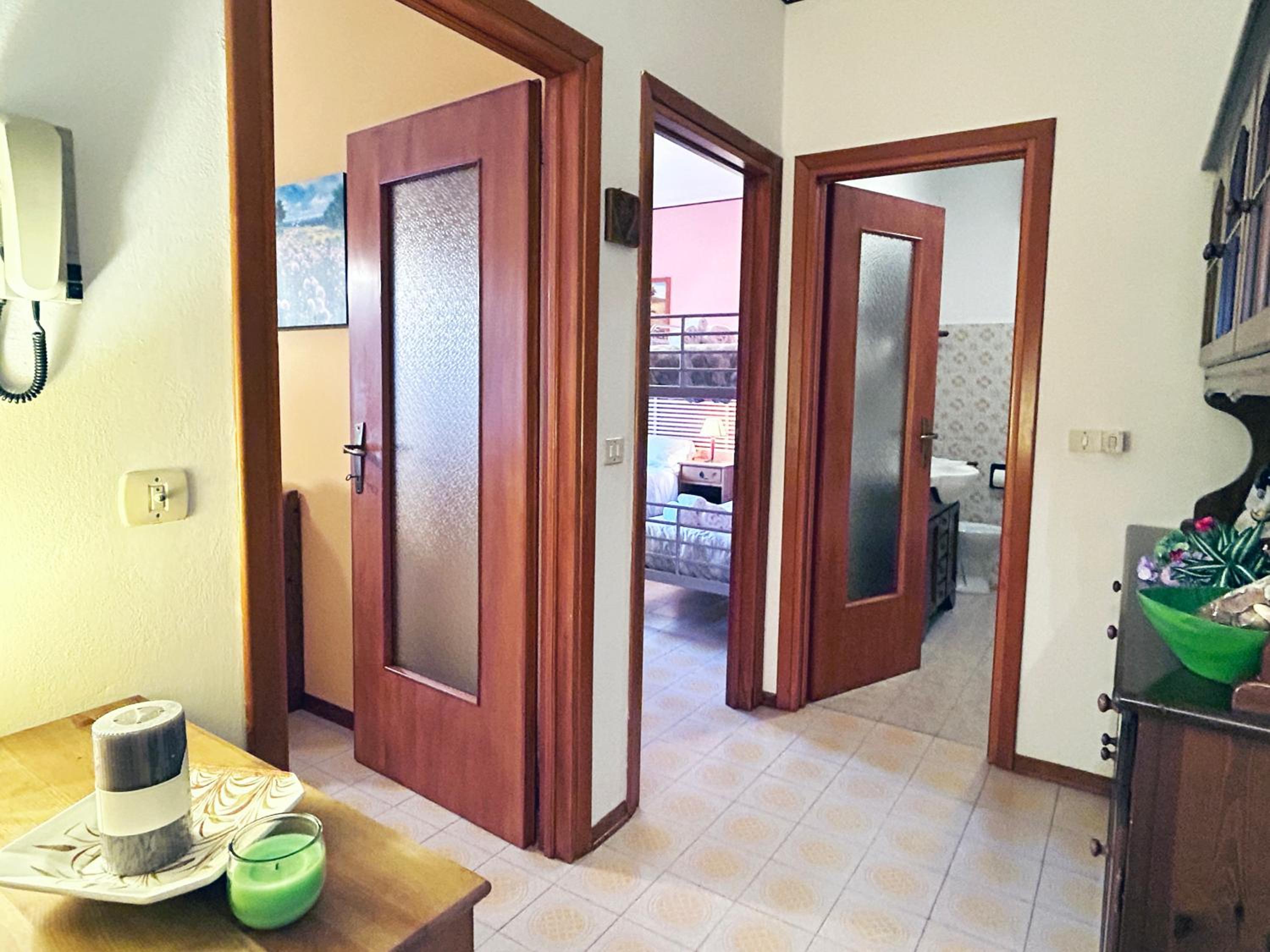 One-Bedroom Apartment With Balcony And Mountain View   photo 2