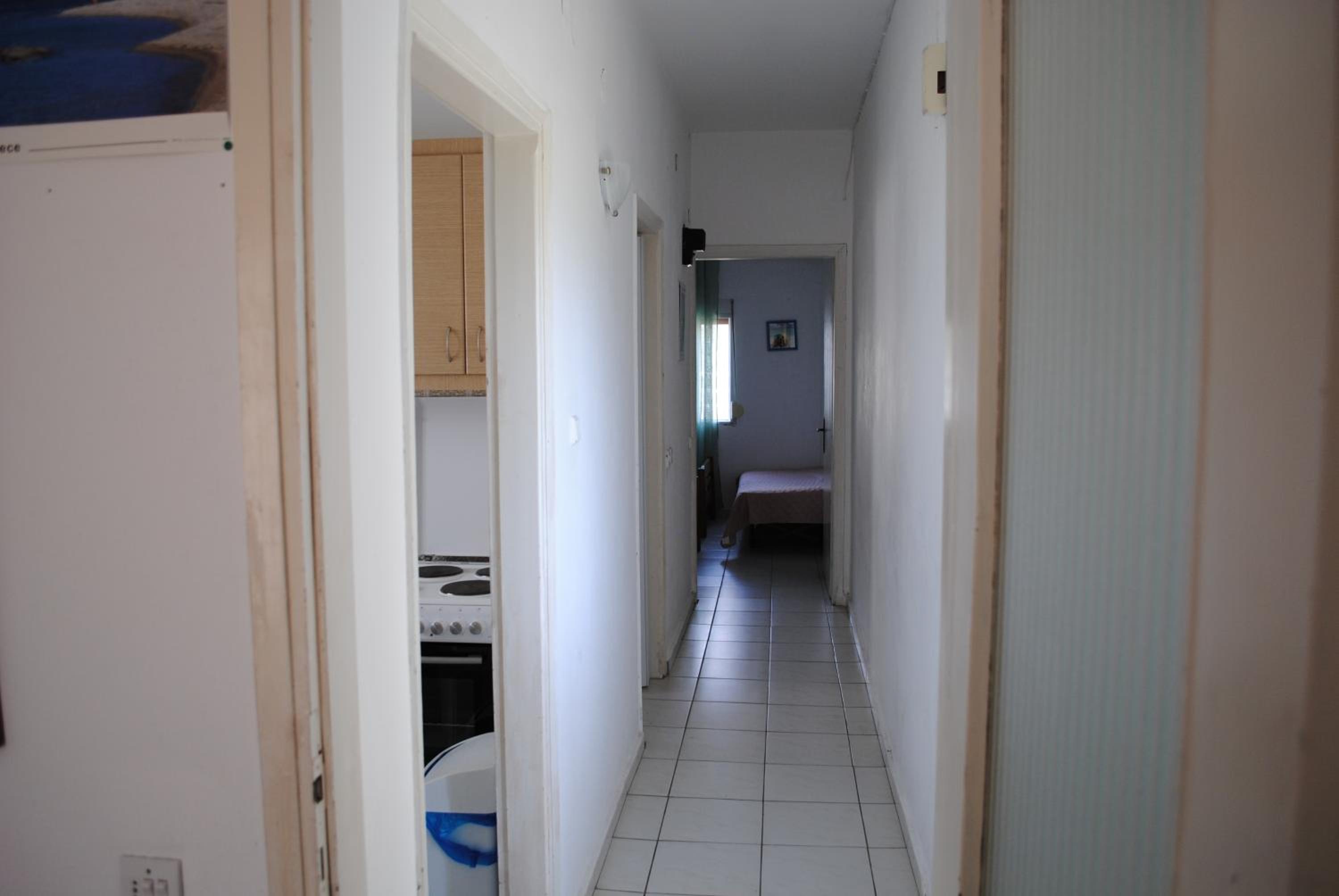 Two-Bedroom Apartment with Balcony - Photo 4