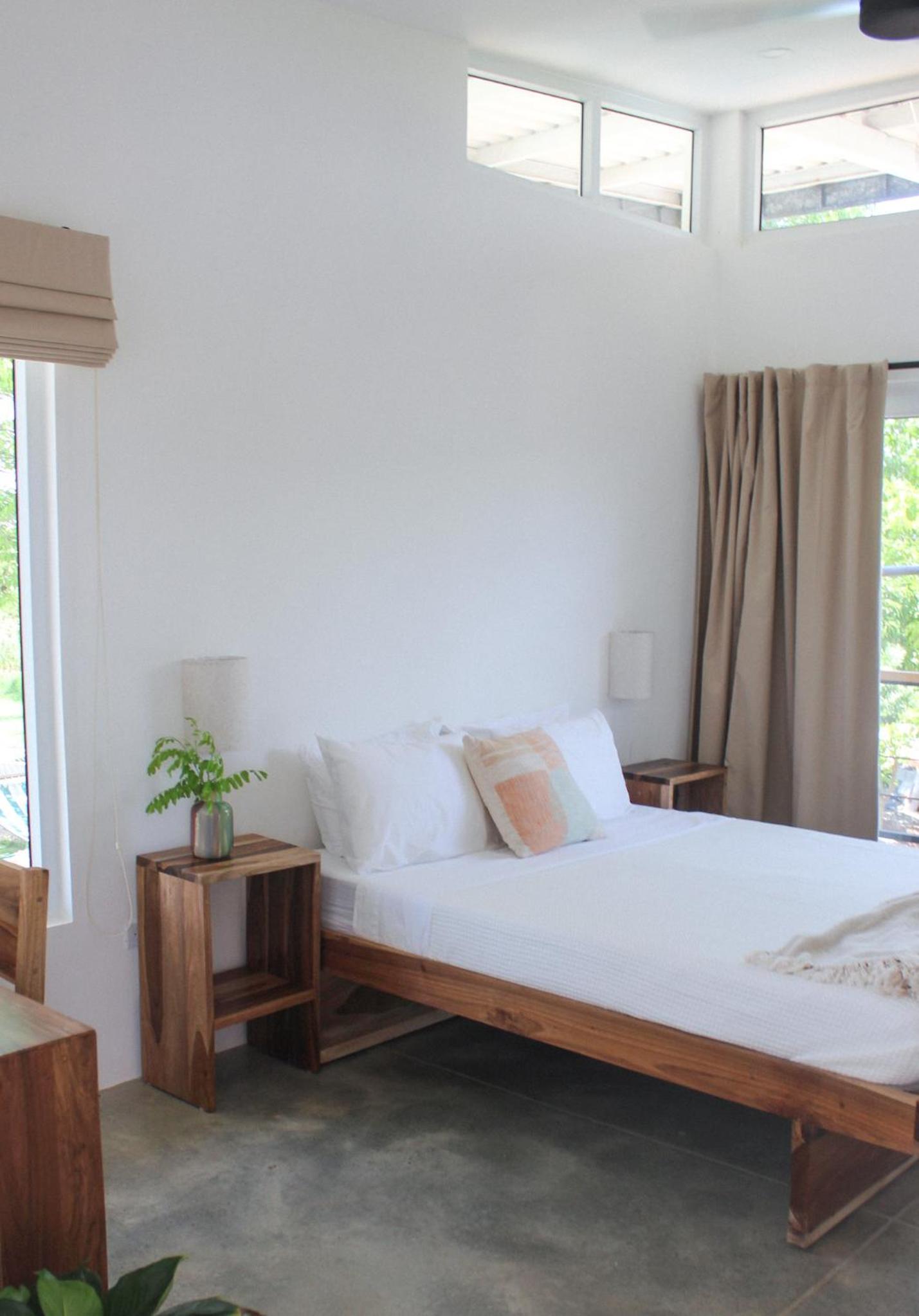 Queen Room photo 2