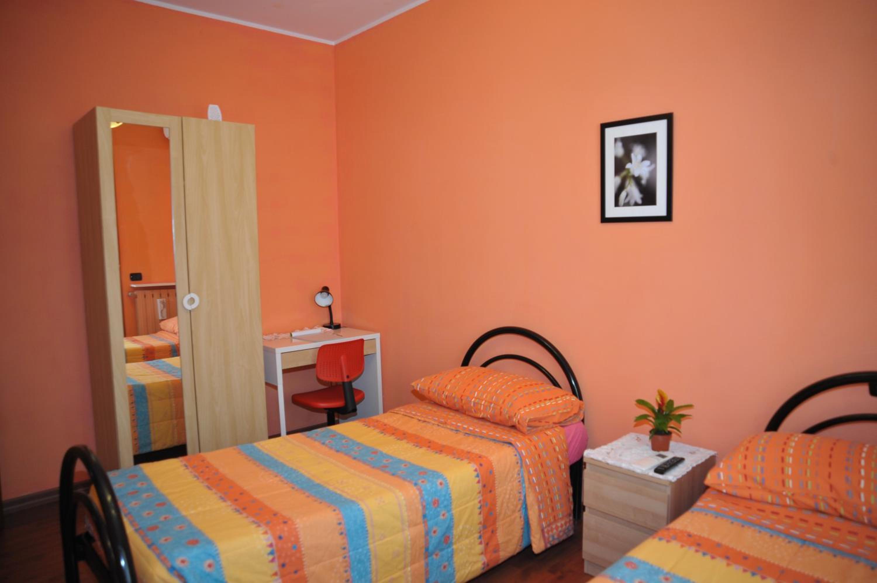 Twin Room with Private External Bathroom photo 1