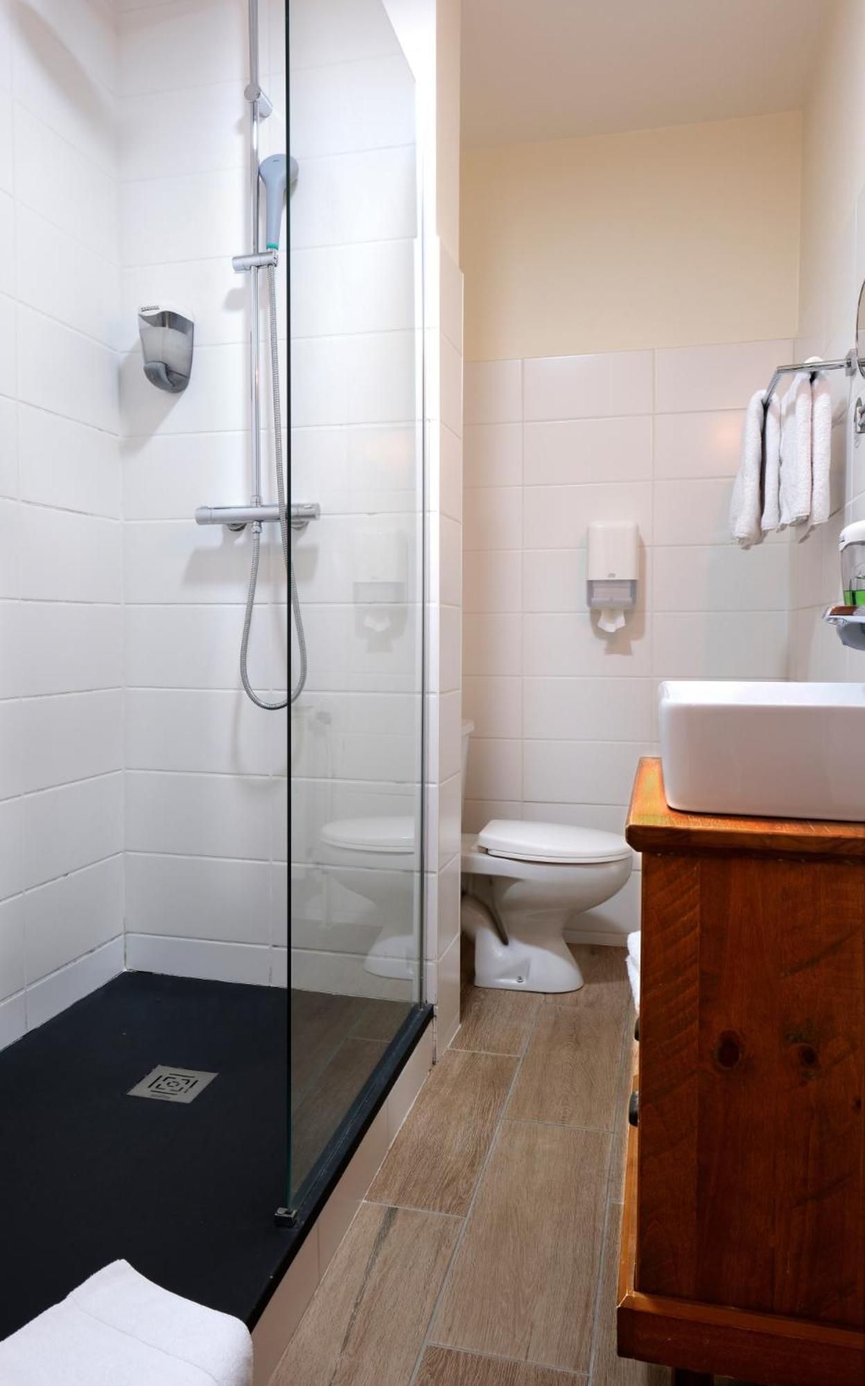 Standard Double Room - Photo 6