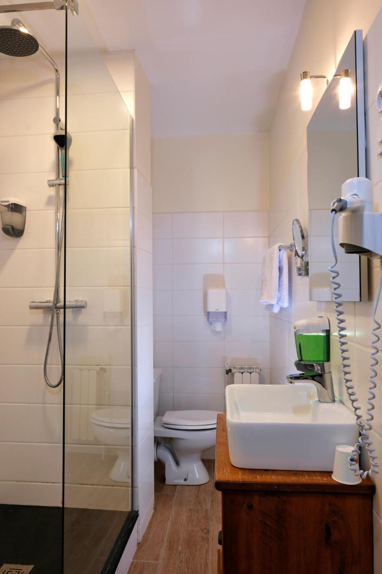 Standard Double Room - Photo 2