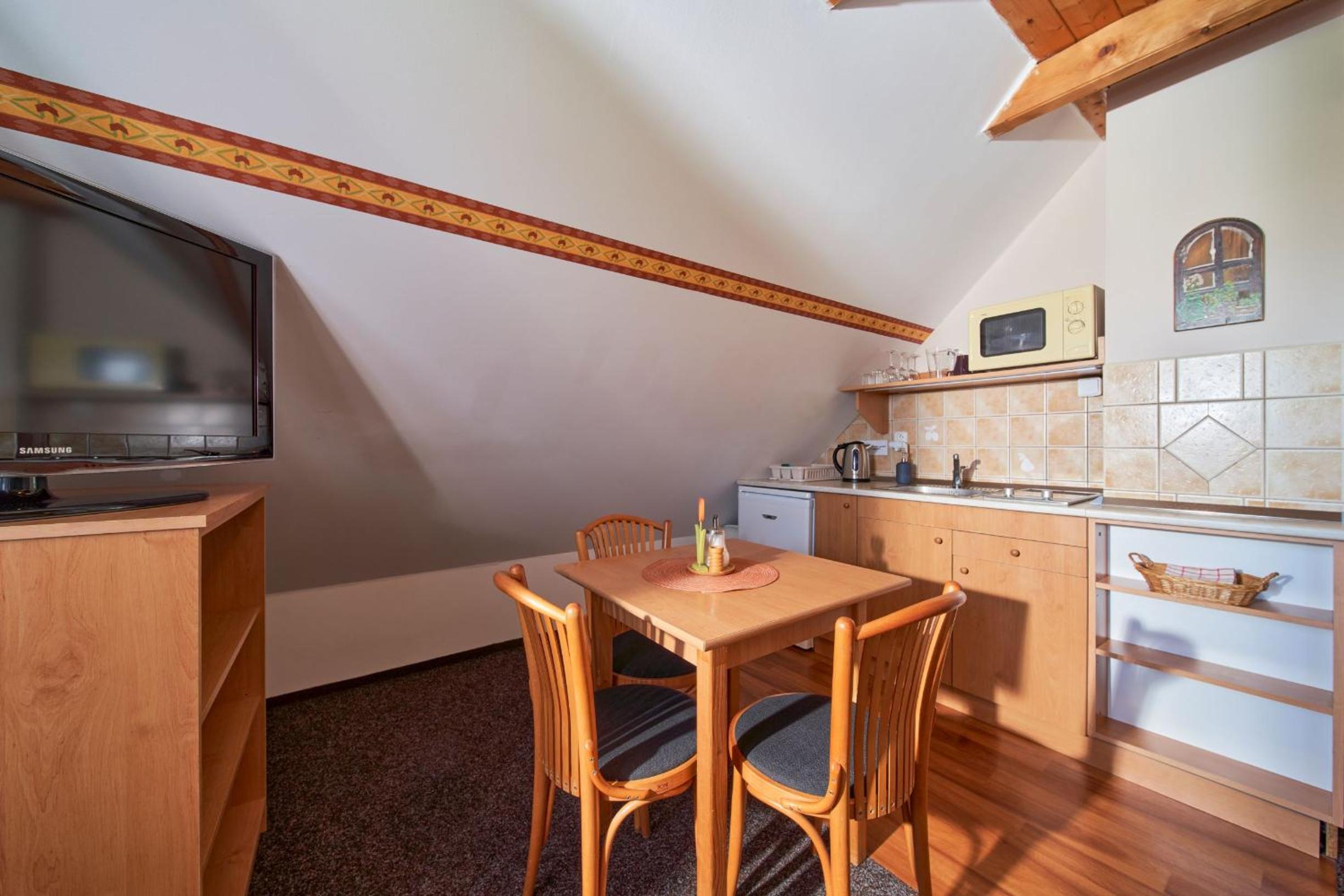 Triple Room with Private Bathroom photo 2