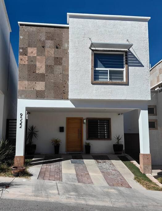 Three-Bedroom House photo 2